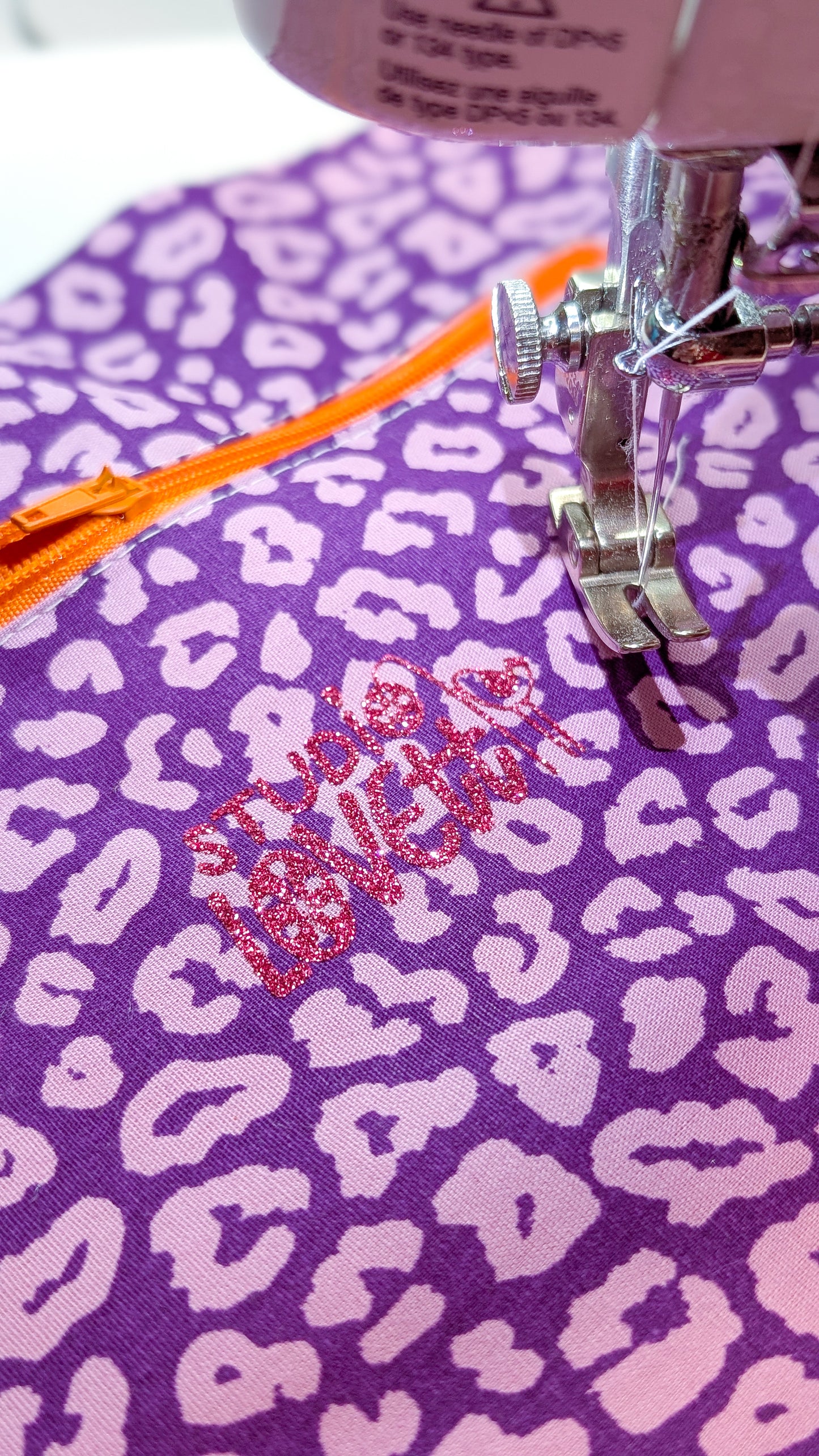 Bunte Upcycling XL Cord Bauchtasche Granny Hipbag Blumen Stickerei Einzelstück