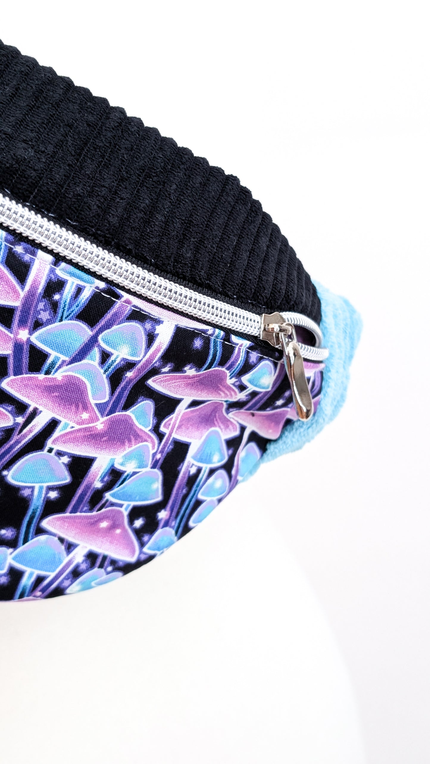 Hipbag Bauchtasche Crossbody Bag Schwarz Mint Lila Magic Mushrooms