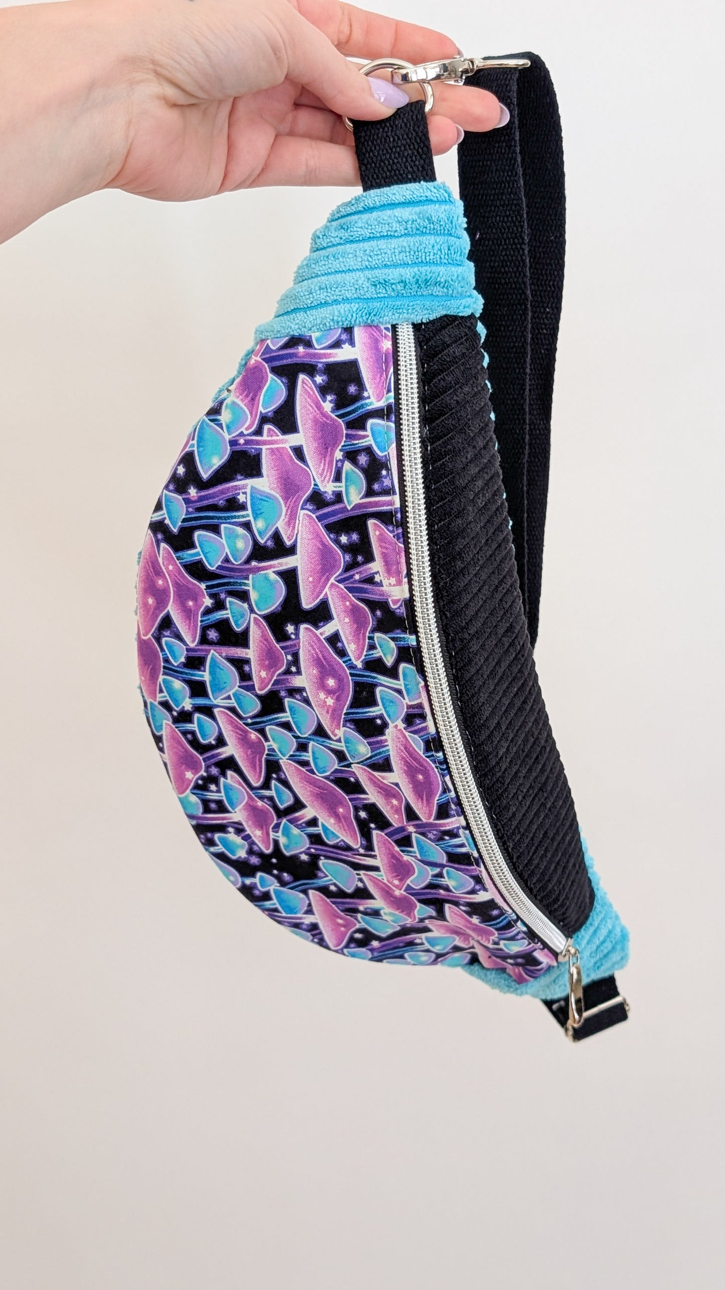 Hipbag Bauchtasche Crossbody Bag Schwarz Mint Lila Magic Mushrooms