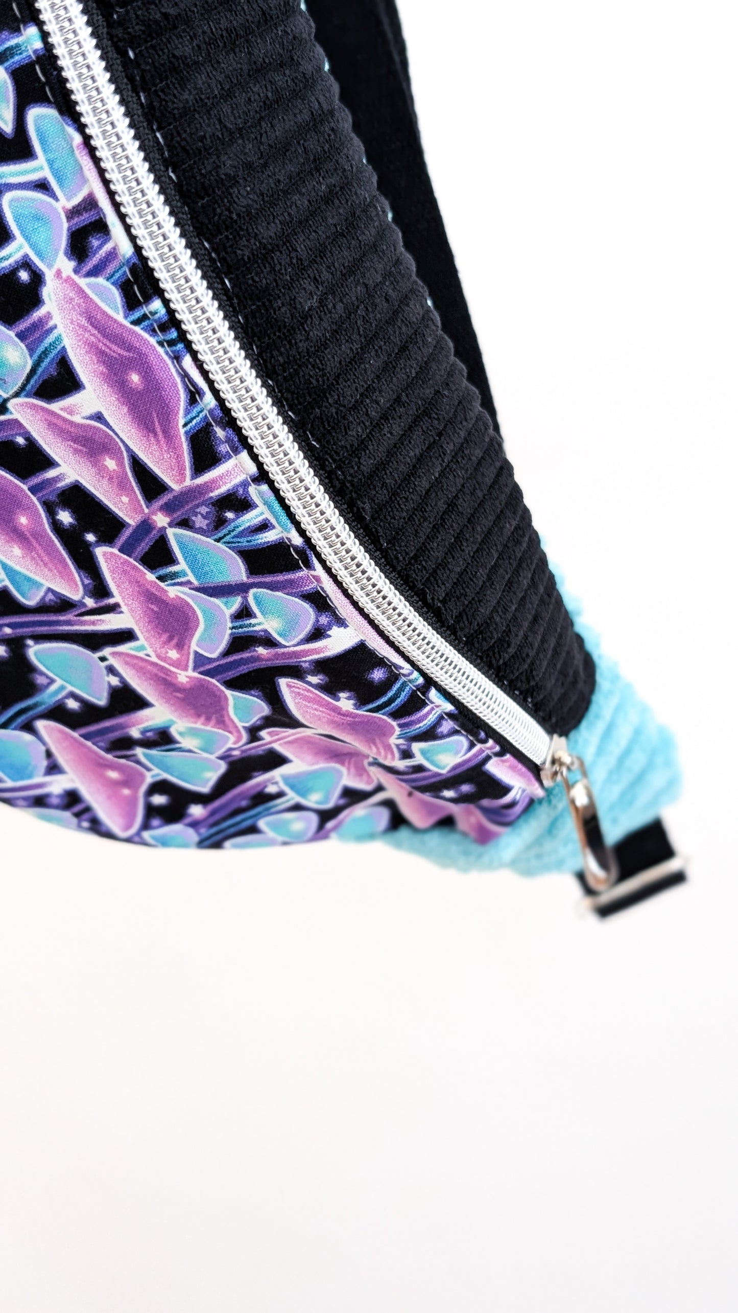 Hipbag Bauchtasche Crossbody Bag Schwarz Mint Lila Magic Mushrooms