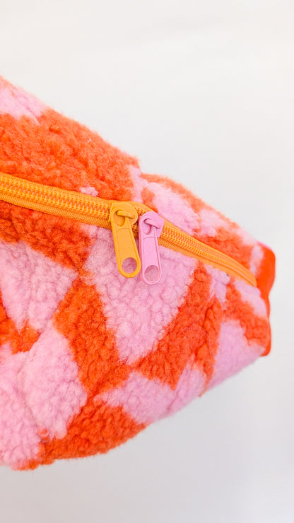 Zero Waste Bauchtasche Einzelstück Plüsch Cord Orange Pink