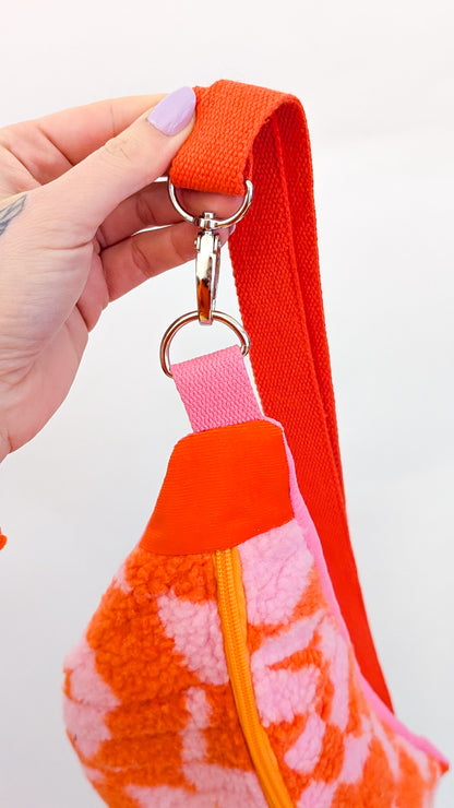 Zero Waste Bauchtasche Einzelstück Plüsch Cord Orange Pink
