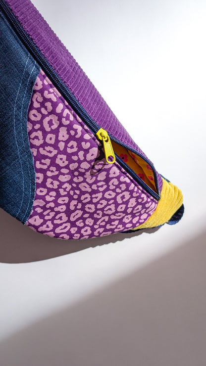 Upcycling Bauchtasche Einzelstück Jeans/Lila Leo Cord