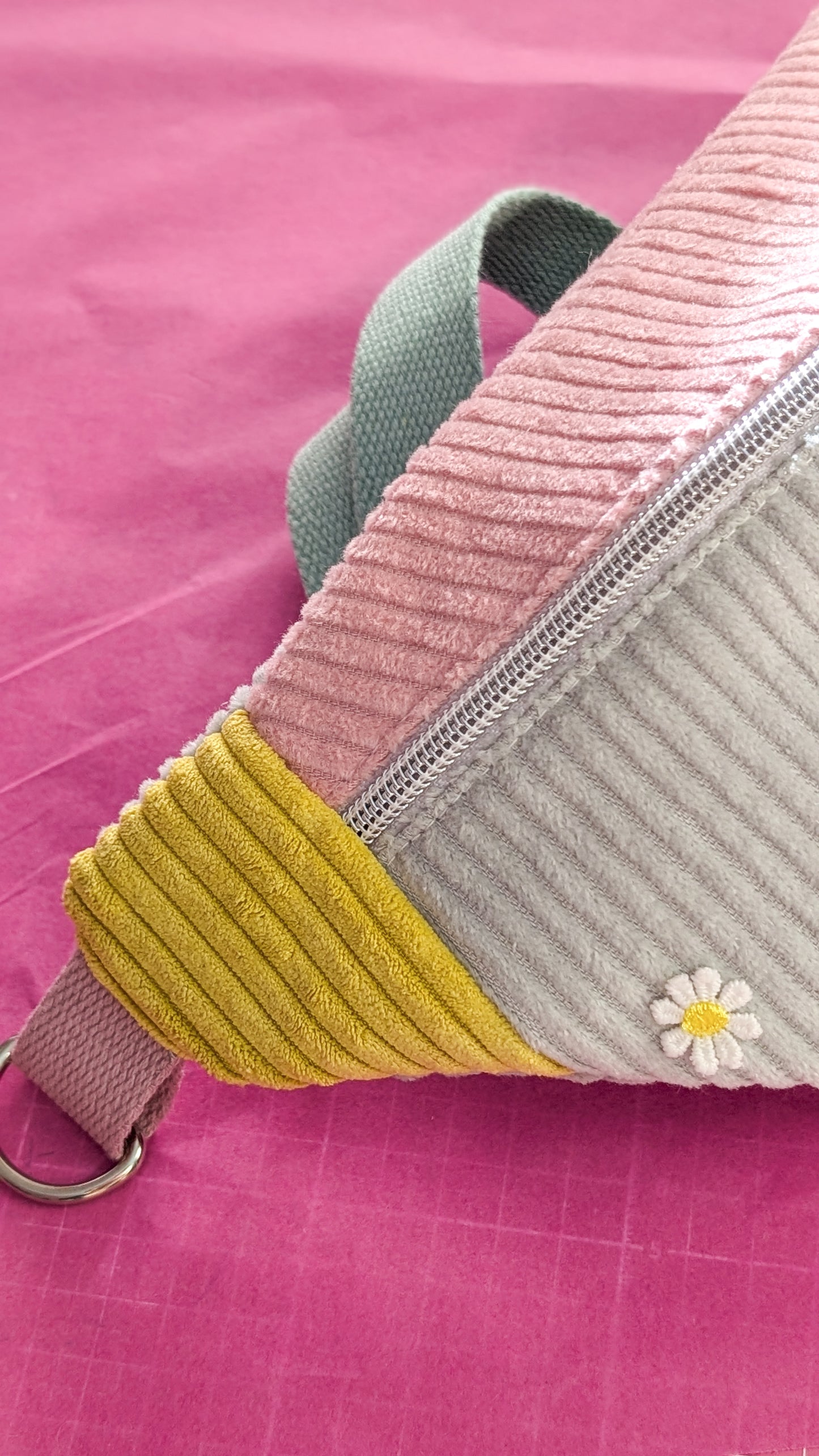 Pastell Colorblocking Cord Hipbag Bauchtasche Daisies Mint/Rosa/Gelb