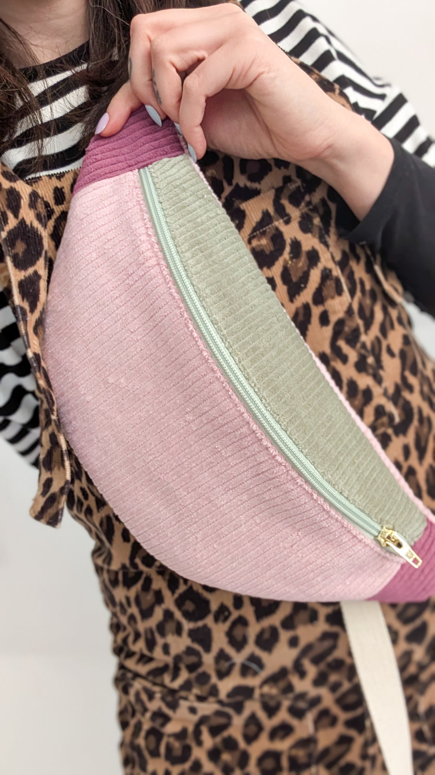 Pastell Cord Bauchtasche Hipbag Umhängetasche BIENEN Beere