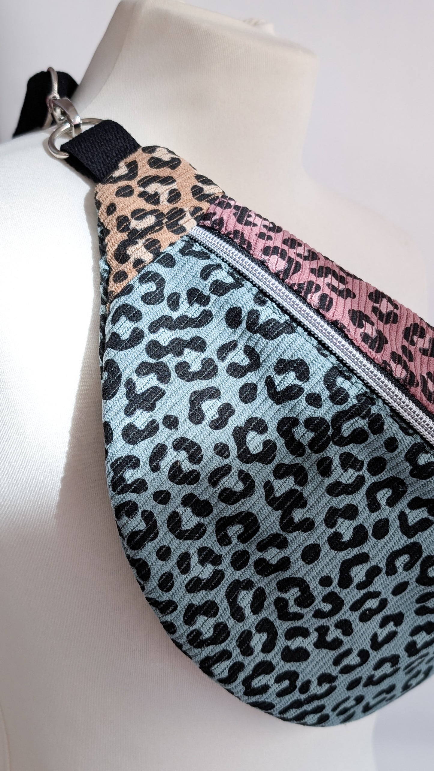Cord Colourblock Cord Bauchtasche Hipbag Umhängetasche Pastell LEO