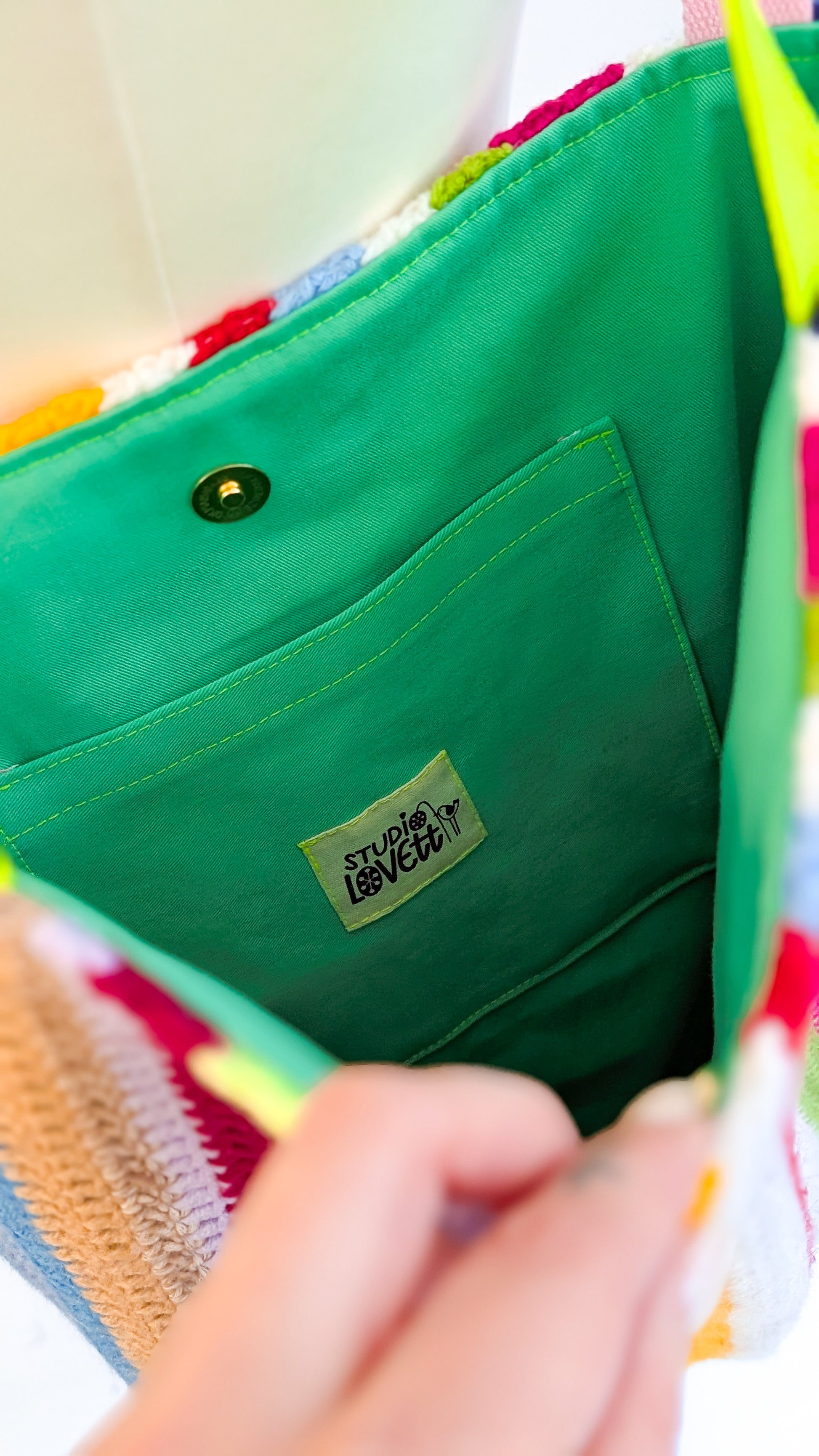 Einkaufstasche Bunte Tote Bag aus Vintage Häkeldecke – Neon Streifen Innentasche