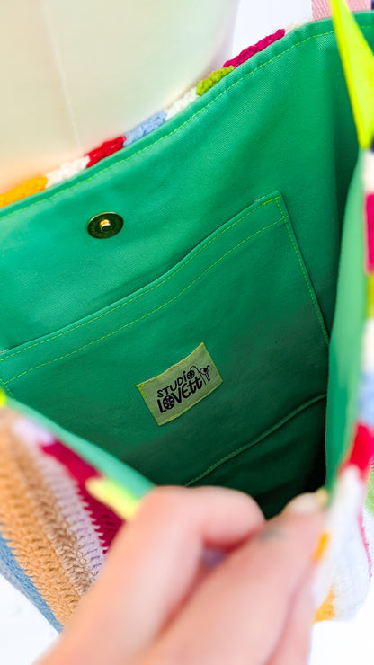 Einkaufstasche Bunte Tote Bag aus Vintage Häkeldecke – Neon Streifen Innentasche