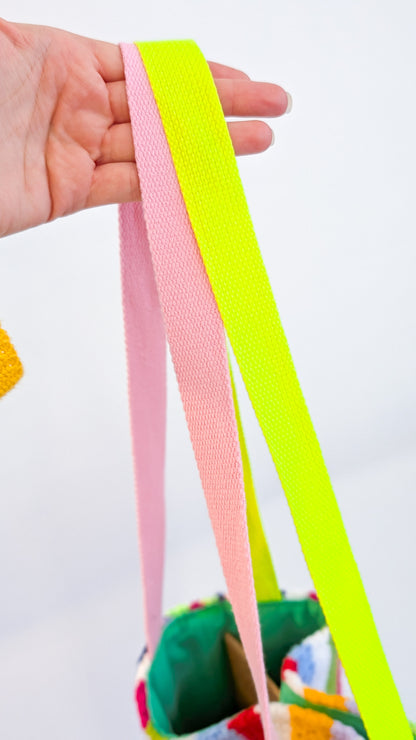 Einkaufstasche Bunte Tote Bag aus Vintage Häkeldecke – Neon Streifen Träger
