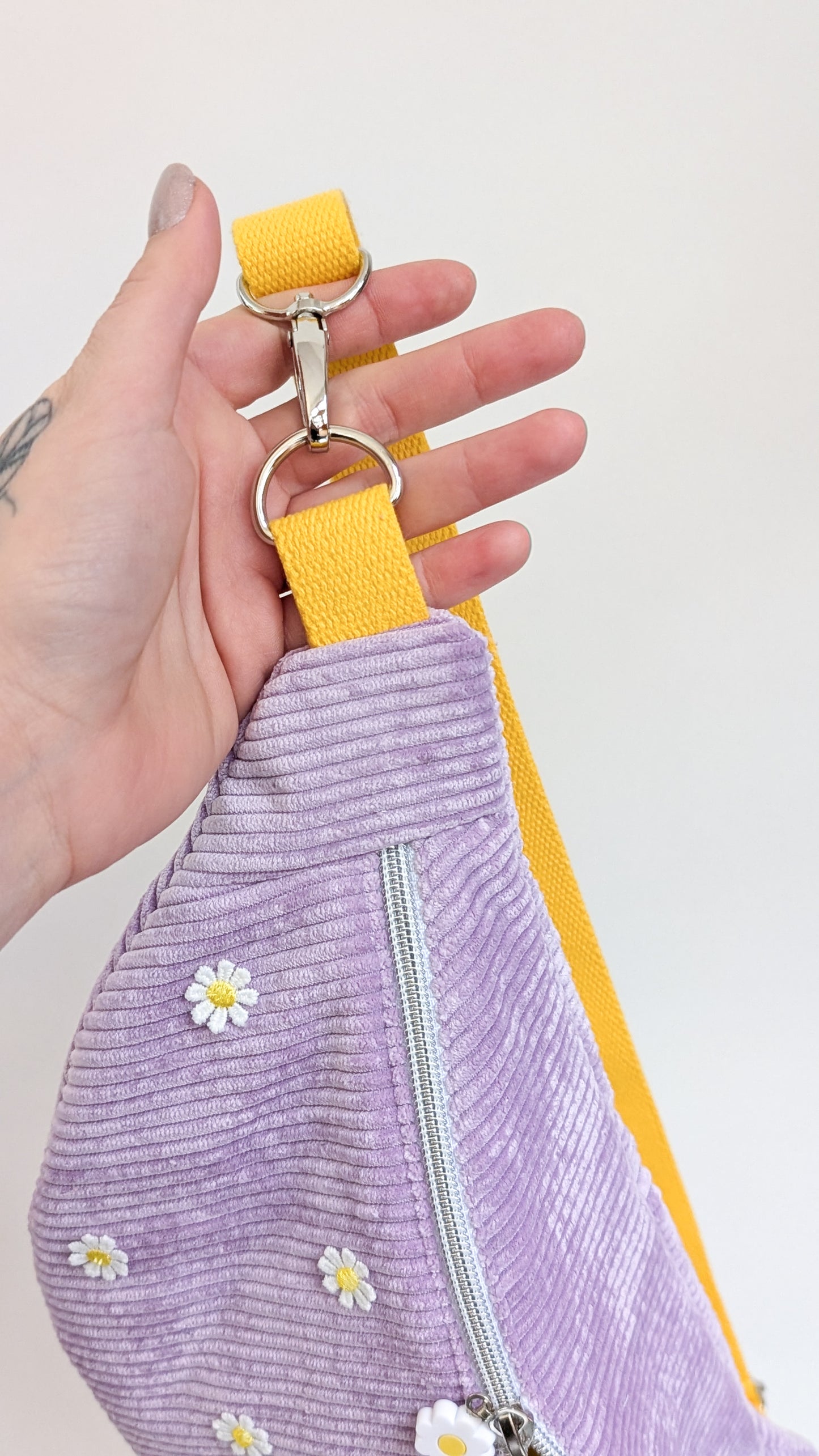 Pastell Cord Hipbag Bauchtasche Gänseblümchen Daisies FLIEDER