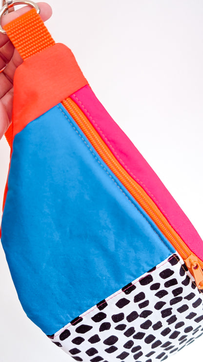 Knallige 80s Hipbag Bauchtasche Cross Body Bag Tupfen Orange Türkis Pink