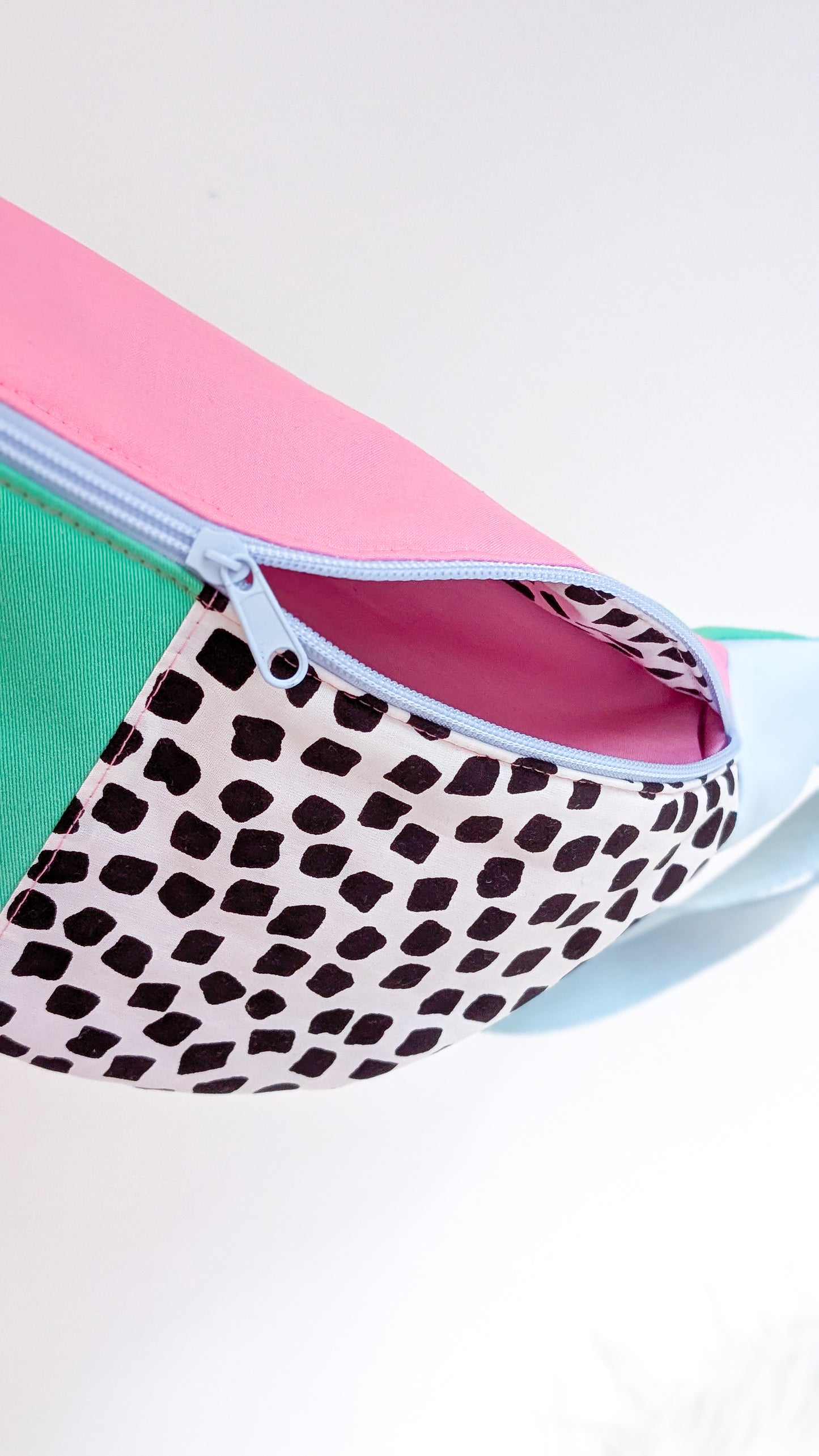 80s Hipbag Bauchtasche Cross Body Bag Tupfen Pastell Grün Rosa Hellblau