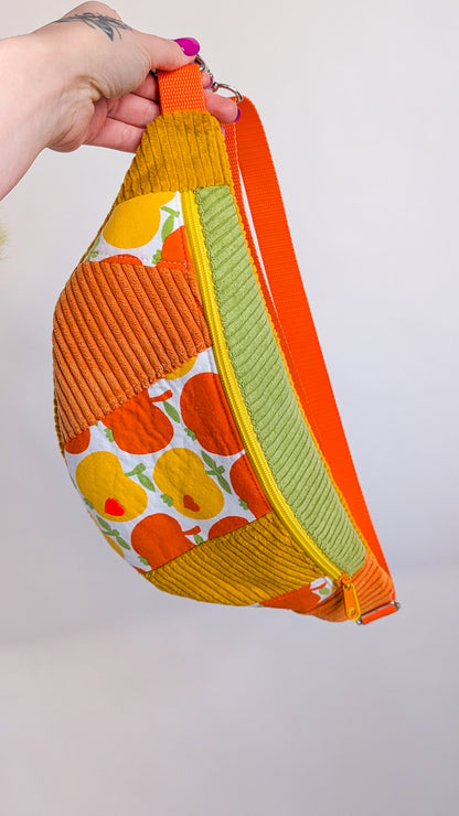 Zero Waste Bauchtasche Einzelstück Cord Gelb Grün Orange 70s Apfelmotiv