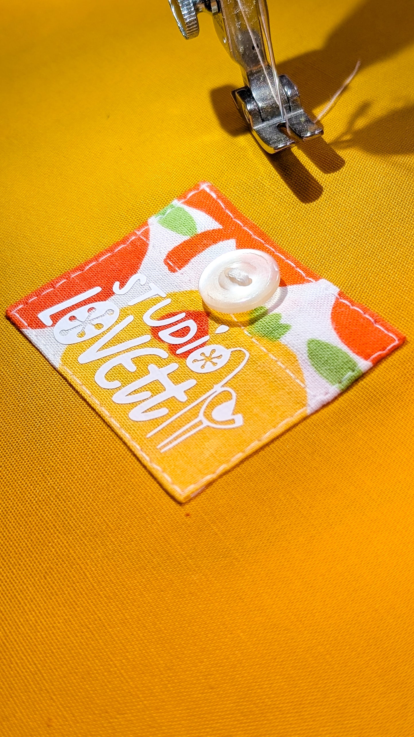 Einkaufstasche Bunte Tote Bag aus Vintage Bettwäsche – Apfelmotiv 70s Detail