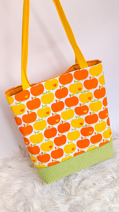 Einkaufstasche Bunte Tote Bag aus Vintage Bettwäsche – Apfelmotiv 70s