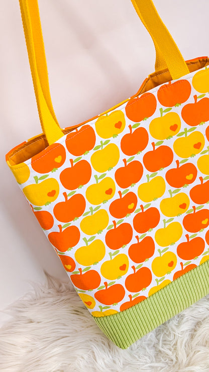 Einkaufstasche Bunte Tote Bag aus Vintage Bettwäsche – Apfelmotiv 70s