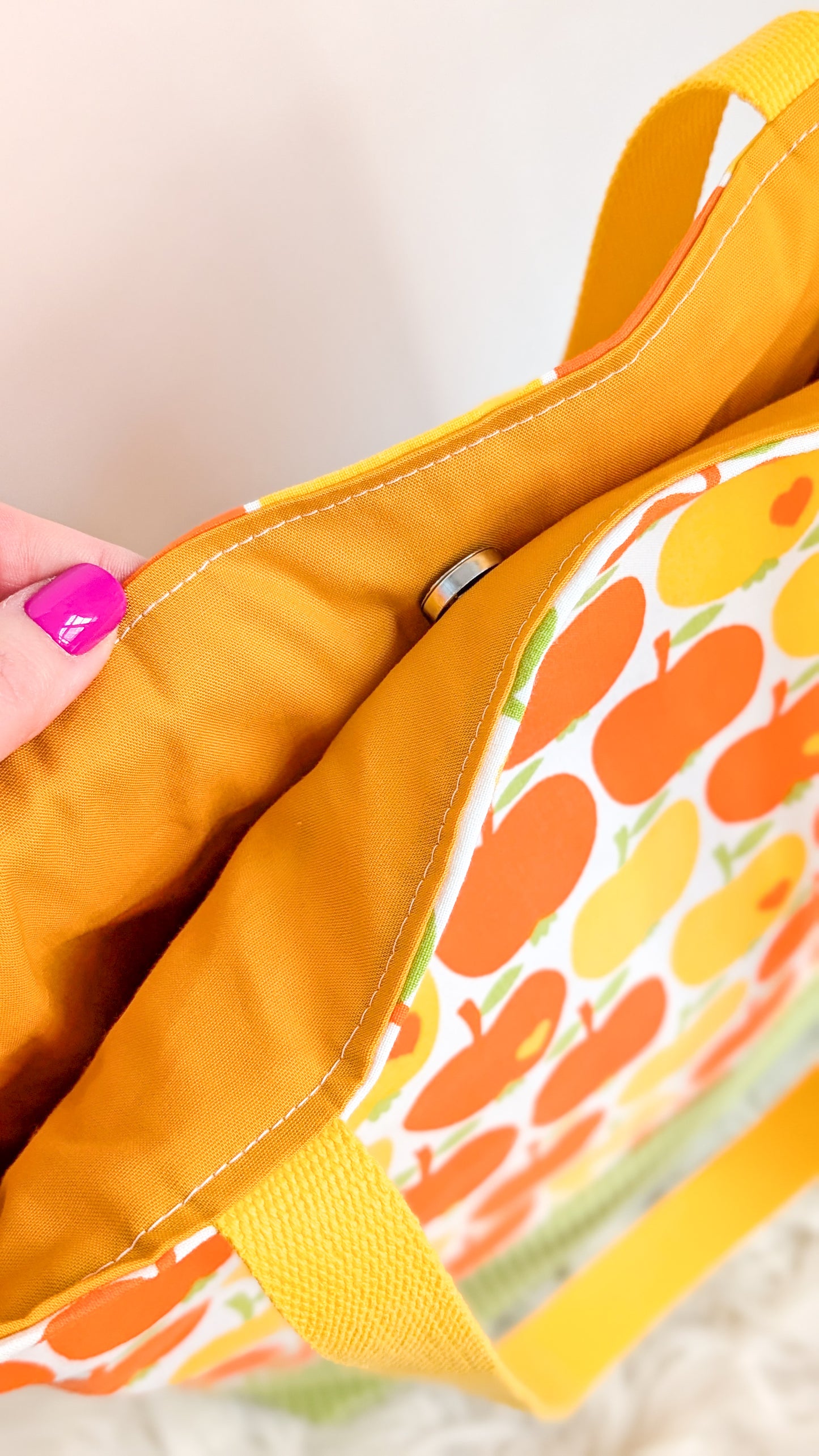 Einkaufstasche Bunte Tote Bag aus Vintage Bettwäsche – Apfelmotiv 70s