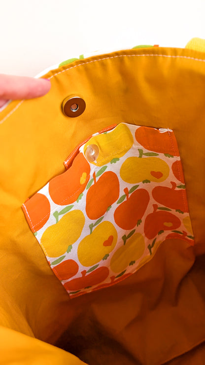 Einkaufstasche Bunte Tote Bag aus Vintage Bettwäsche – Apfelmotiv 70s Innentasche