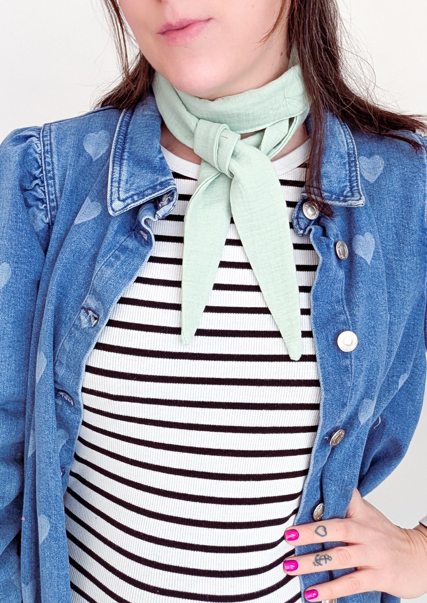 Schmaler Schal aus Musselin Pastell