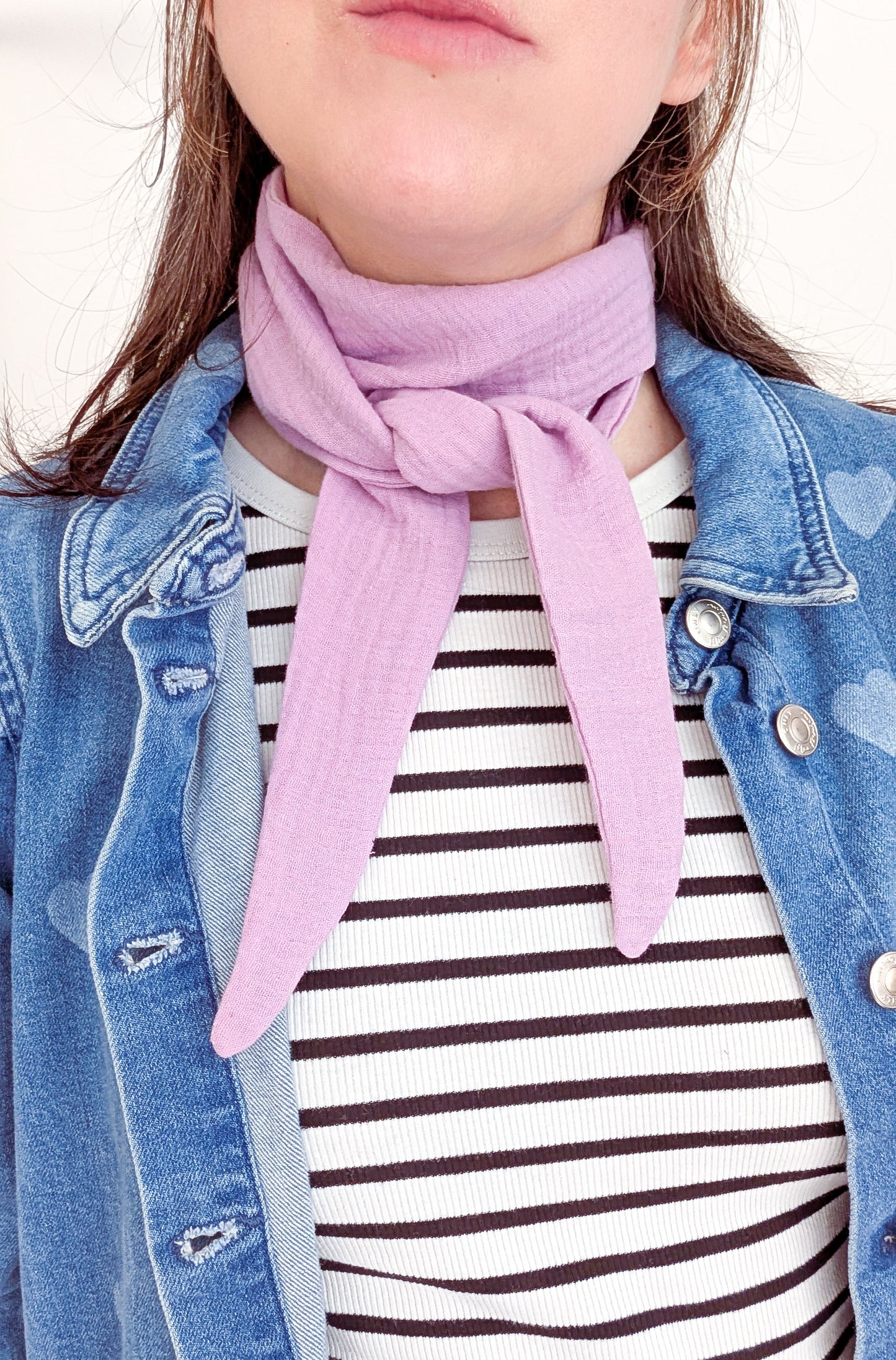 Schmaler Schal aus Musselin Pastell