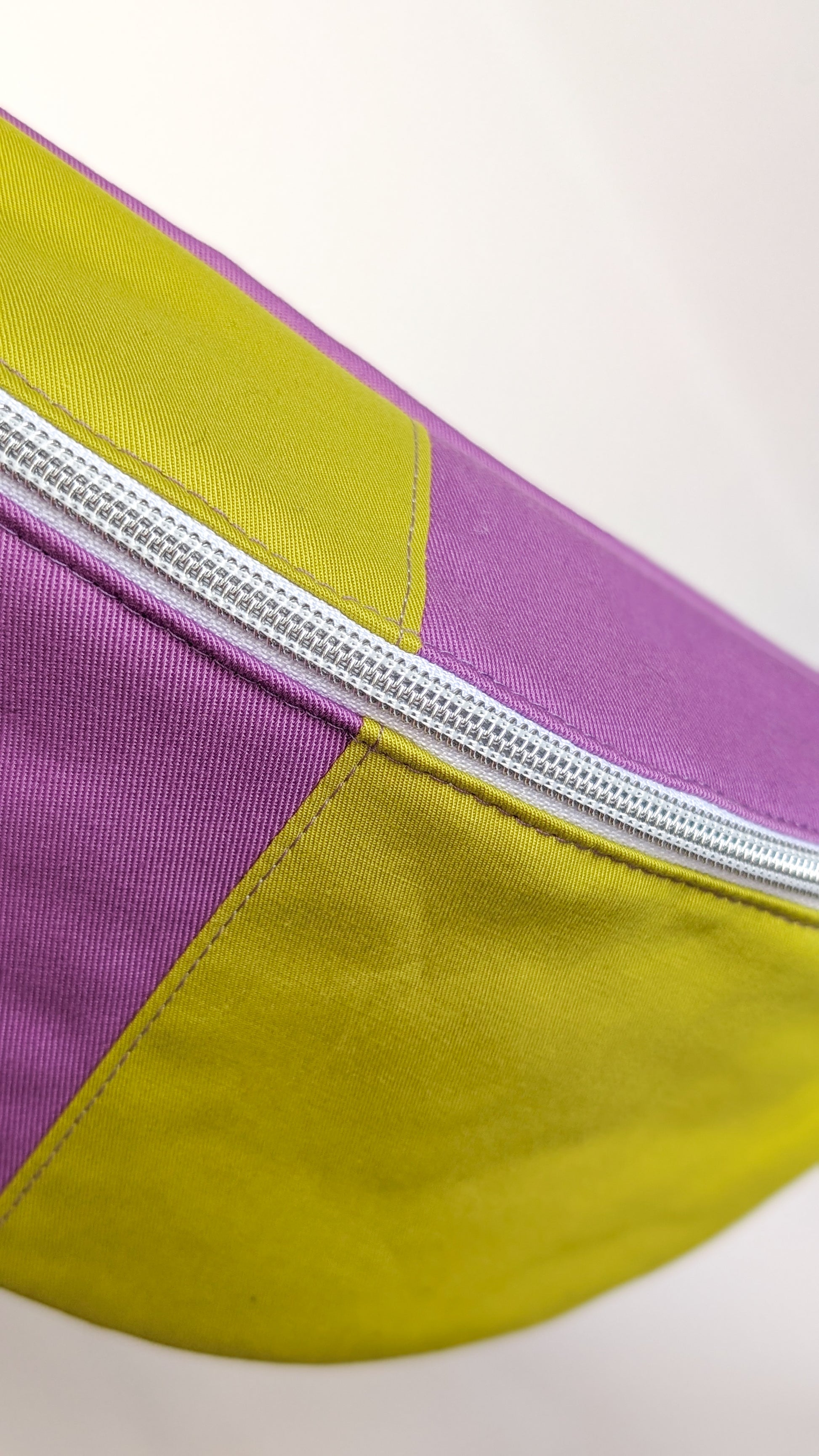 Bunte Colorblock Bauchtasche Cross Body Bag Lavendel + Chartreuse