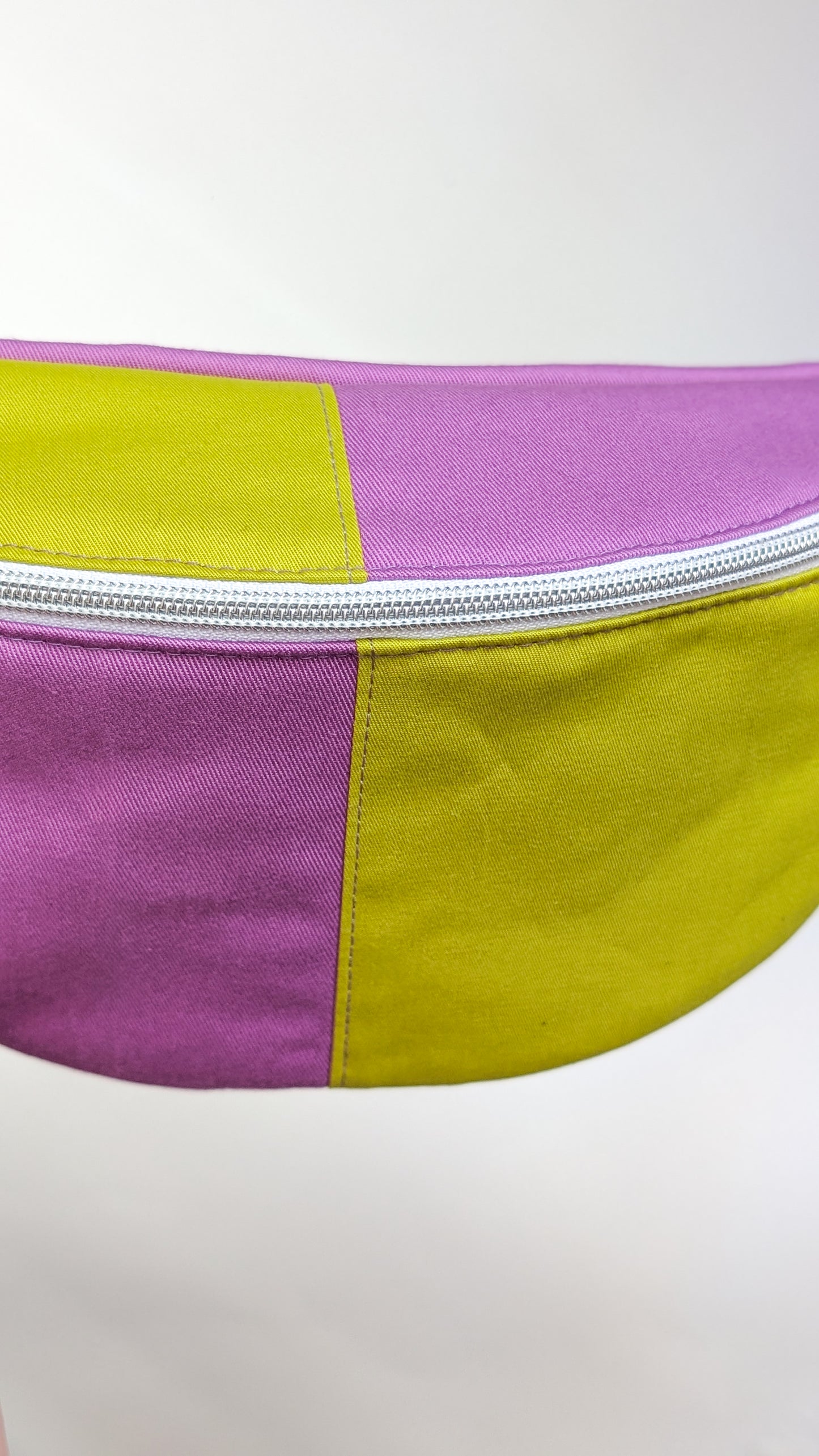 Bunte Colorblock Bauchtasche Cross Body Bag Lavendel + Chartreuse