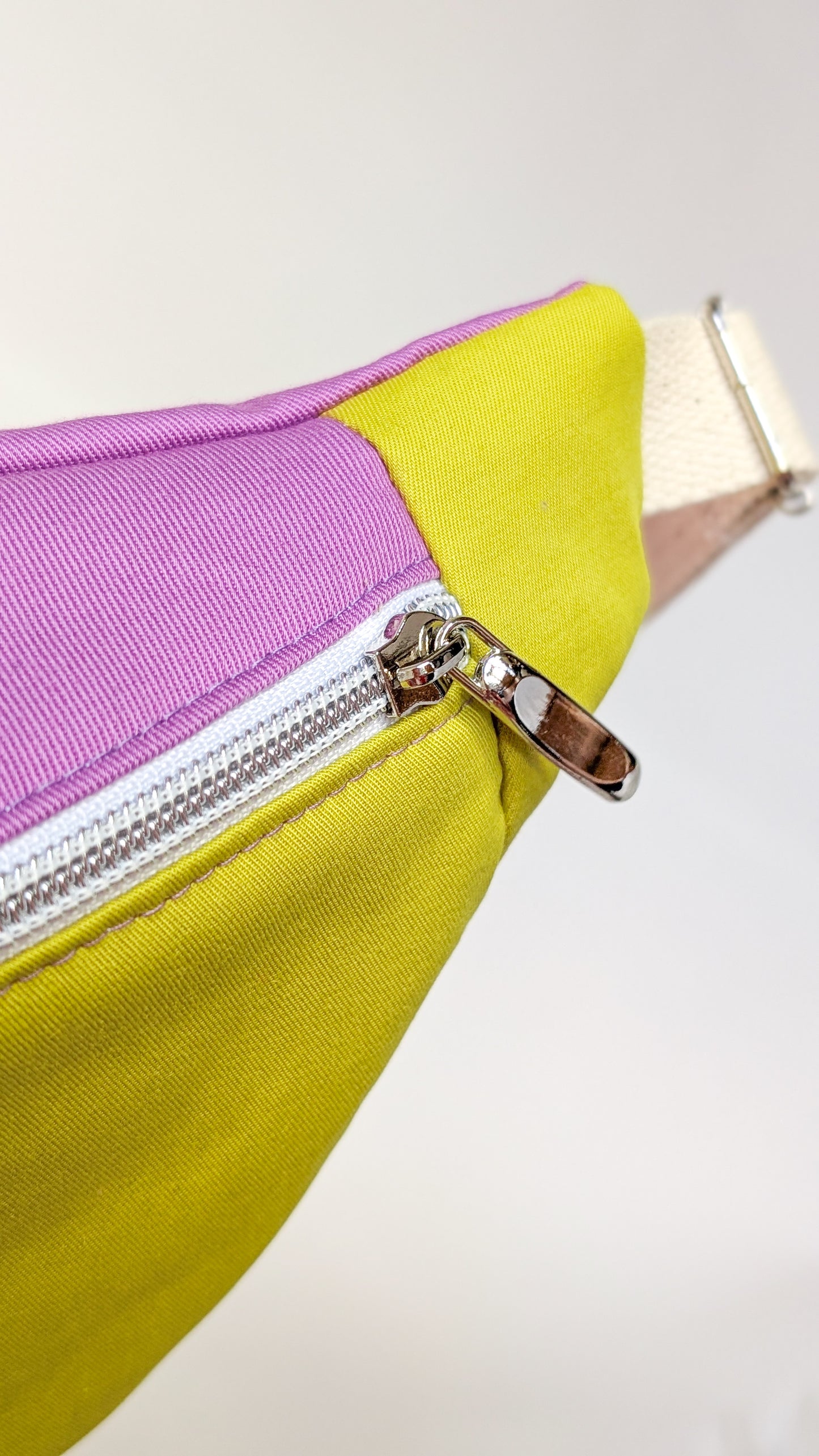 Bunte Colorblock Bauchtasche Cross Body Bag Lavendel + Chartreuse