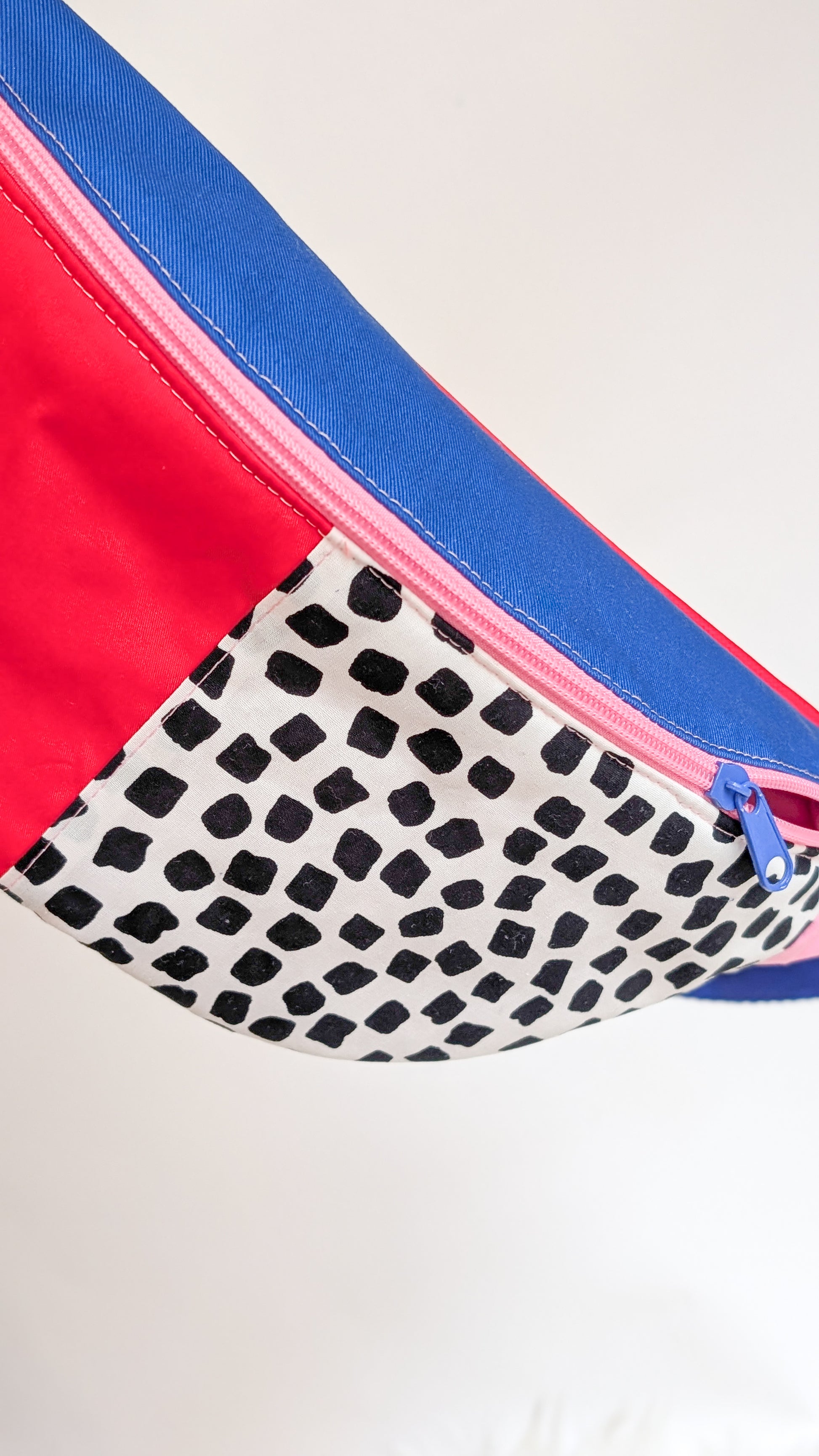 Handgemachte Bunte 80s Hipbag Bauchtasche Cross Body Bag Tupfen Blau Rot Pink