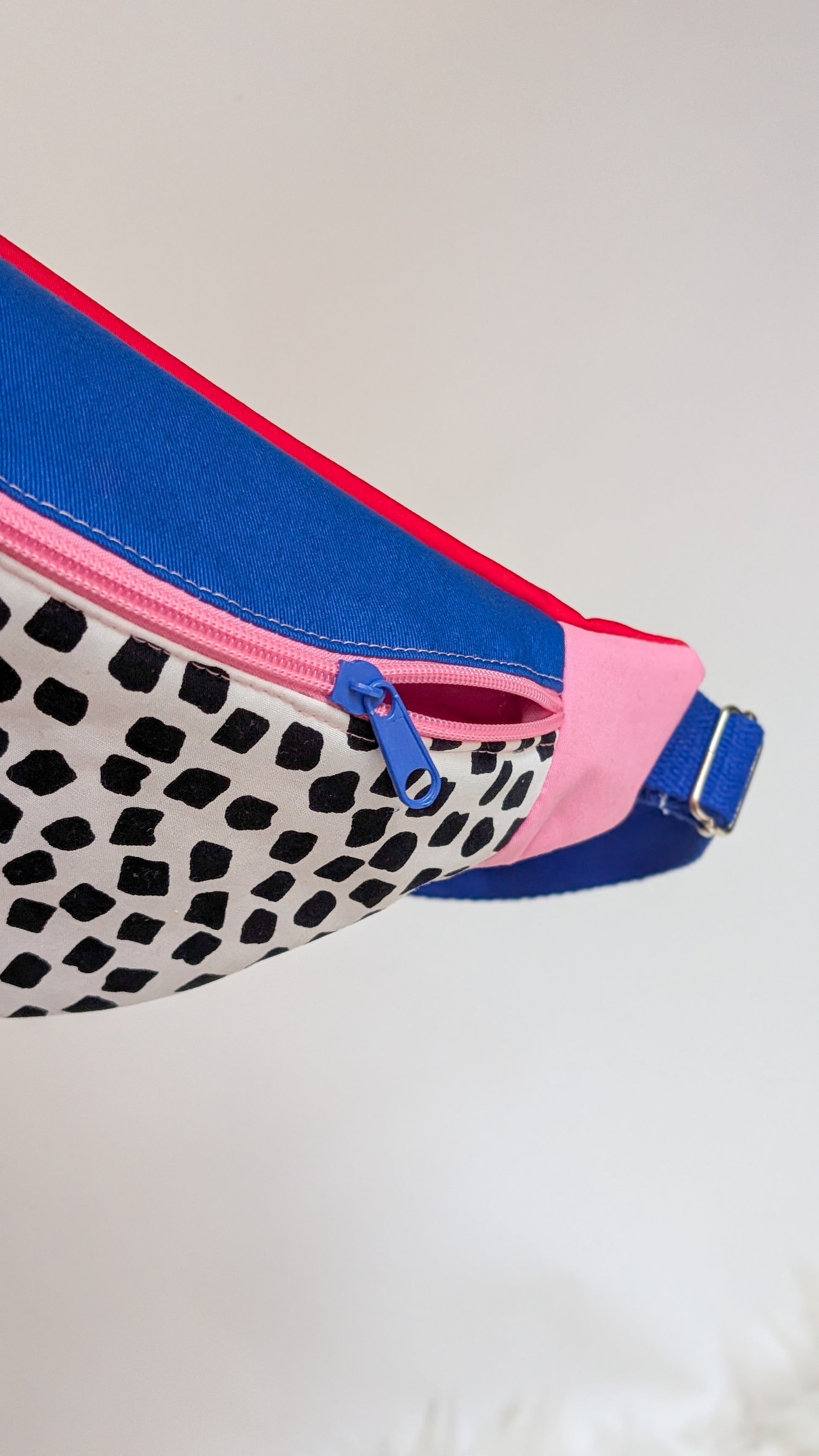 Handgemachte Bunte 80s Hipbag Bauchtasche Cross Body Bag Tupfen Blau Rot Pink Zipper