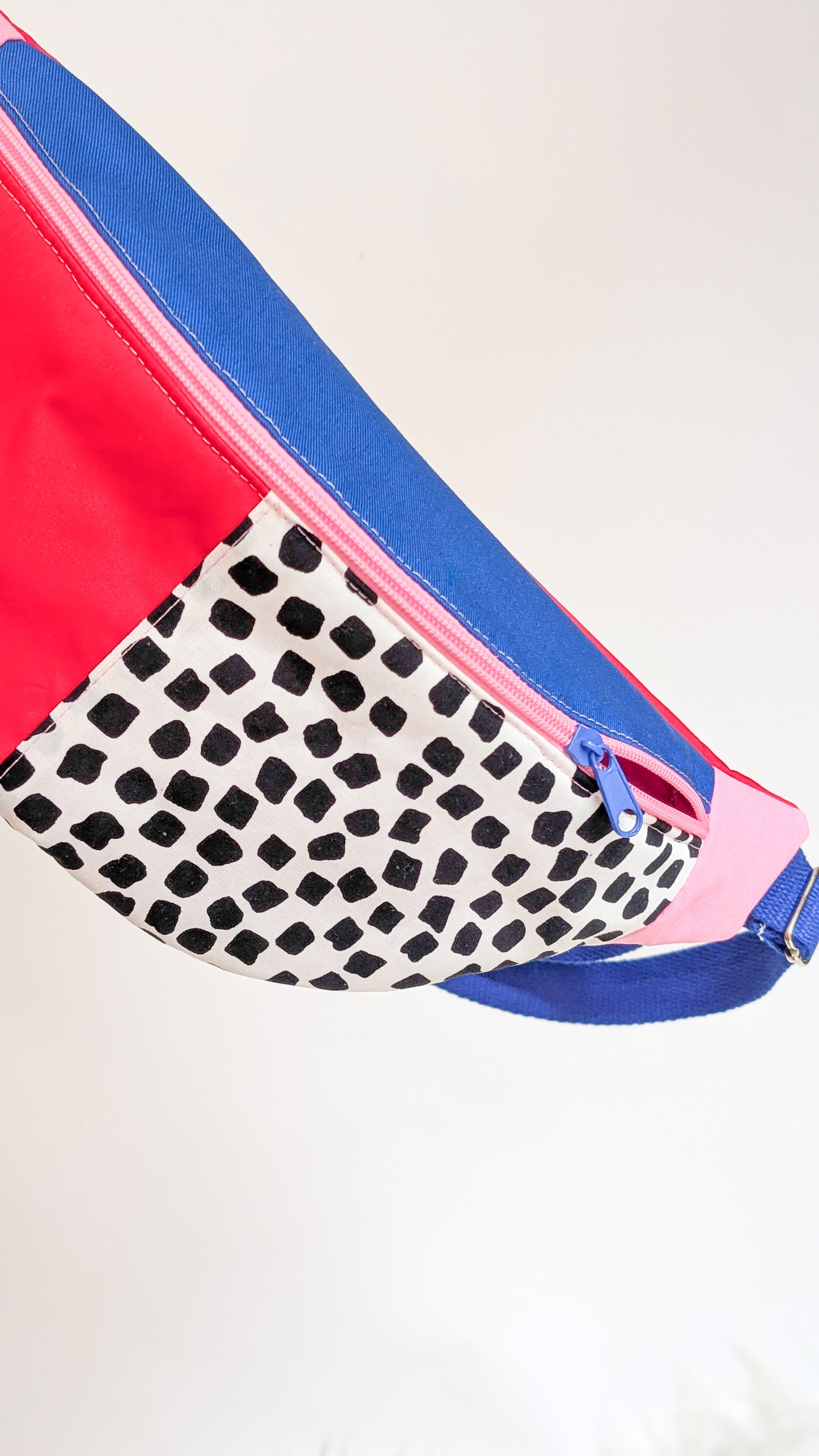 Handgemachte Bunte 80s Hipbag Bauchtasche Cross Body Bag Tupfen Blau Rot Pink