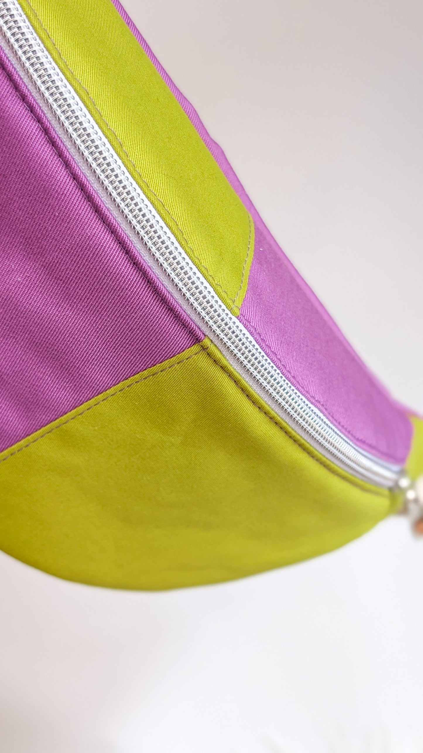 Bunte Colorblock Bauchtasche Cross Body Bag Lavendel + Chartreuse