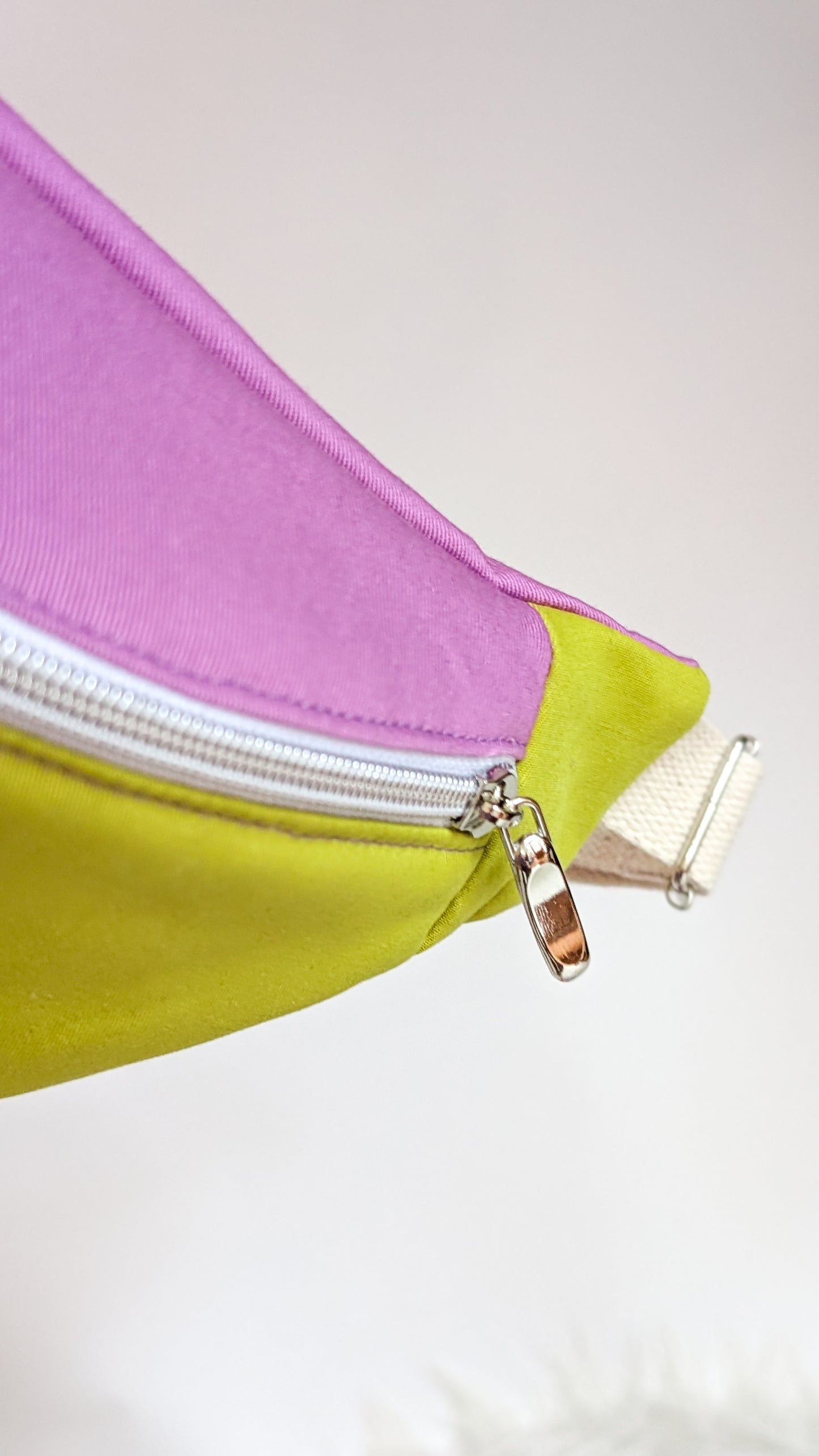 Bunte Colorblock Bauchtasche Cross Body Bag Lavendel + Chartreuse