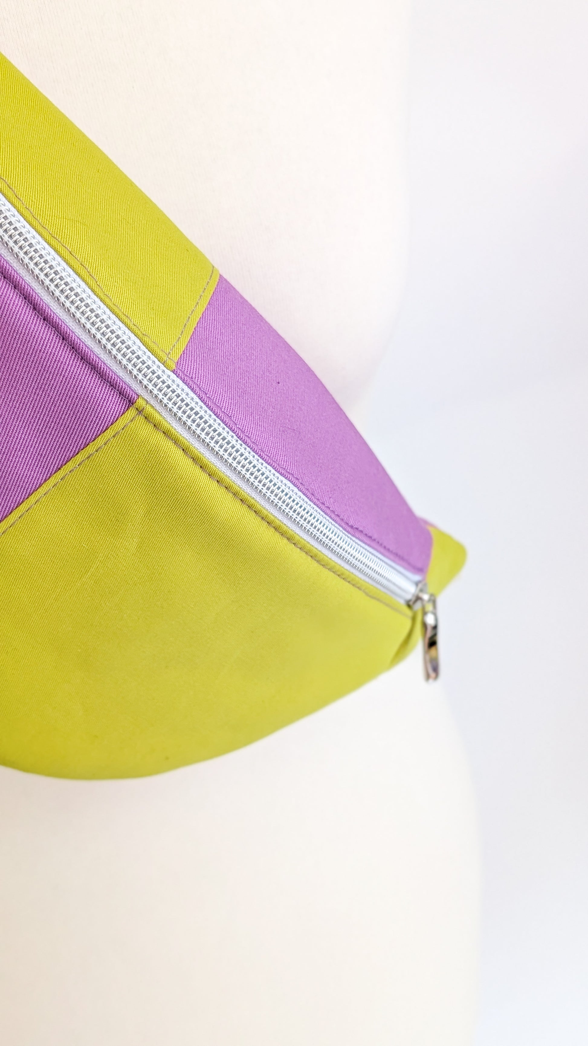 Bunte Colorblock Bauchtasche Cross Body Bag Lavendel + Chartreuse