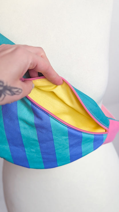 Bunte Bauchtasche Candy Bag Bubblegum Streifen Grün/Blau/Rosa