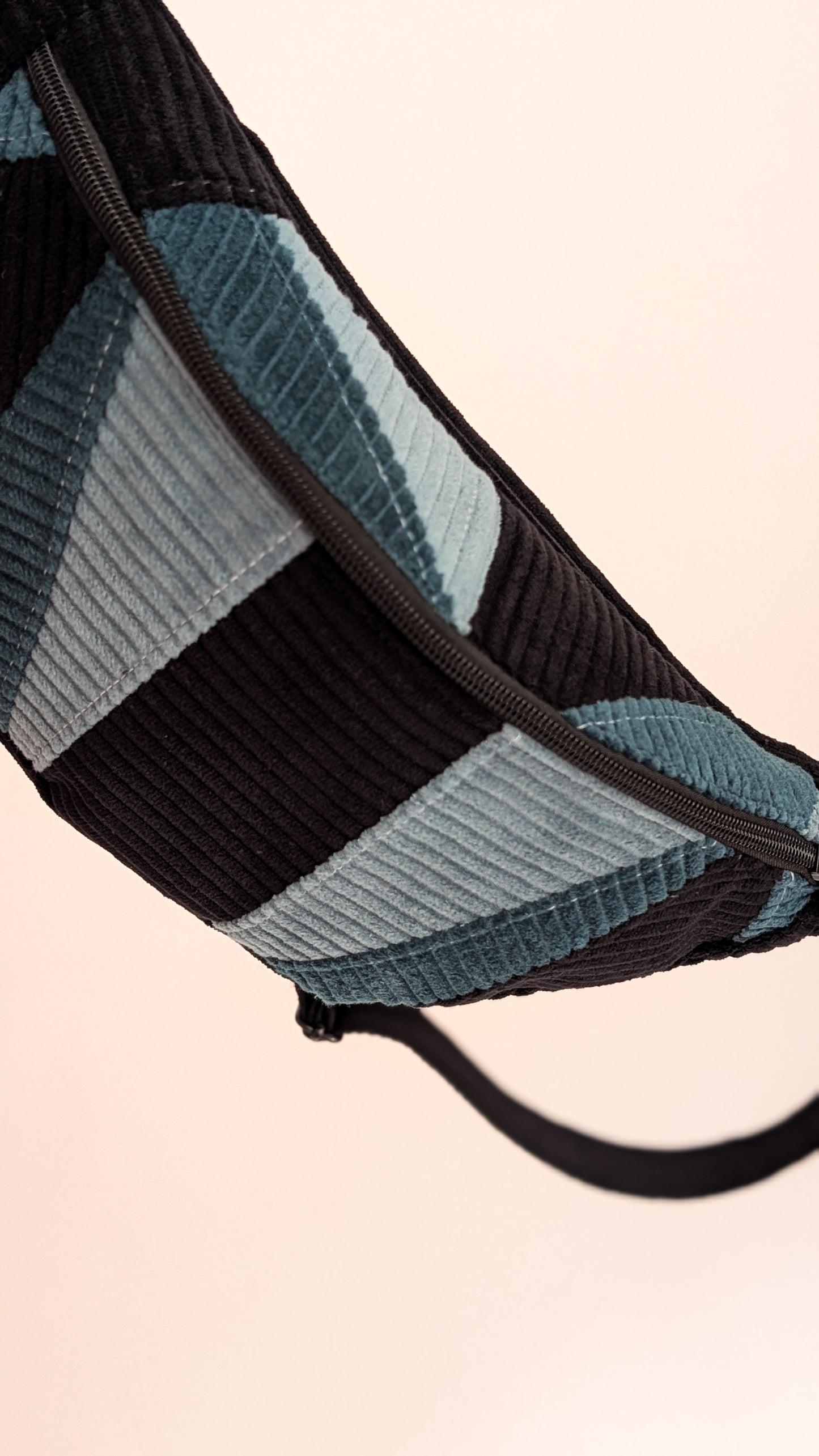 Zero Waste Cord Bauchtasche Colorblocking Schwarz/Petrol EINZELSTÜCK