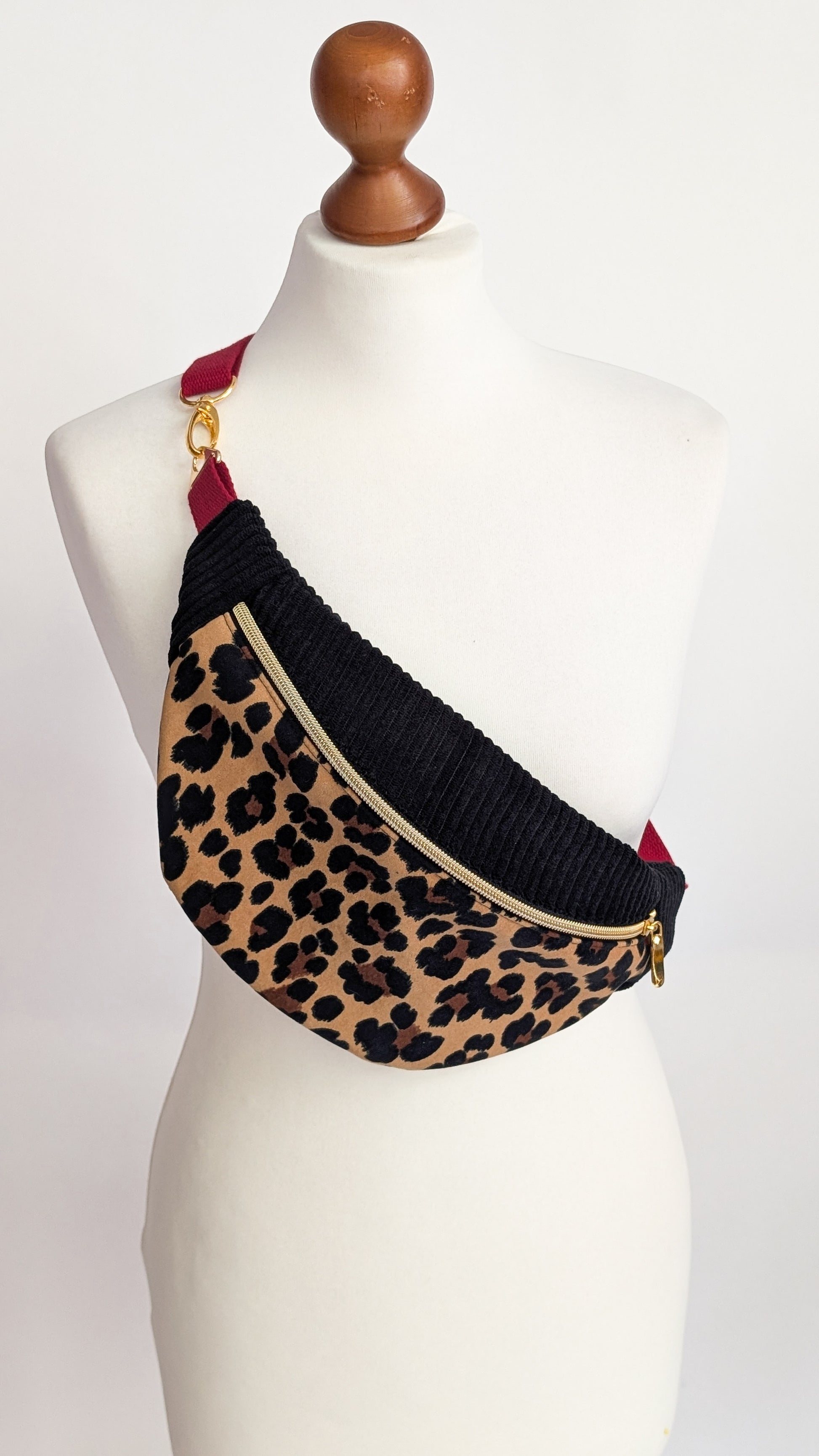 Cord Hipbag Bauchtasche Leopard Crossbody Tasche Schwarz/Burgund