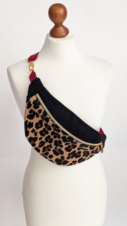 Cord Hipbag Bauchtasche Leopard Crossbody Tasche Schwarz/Burgund