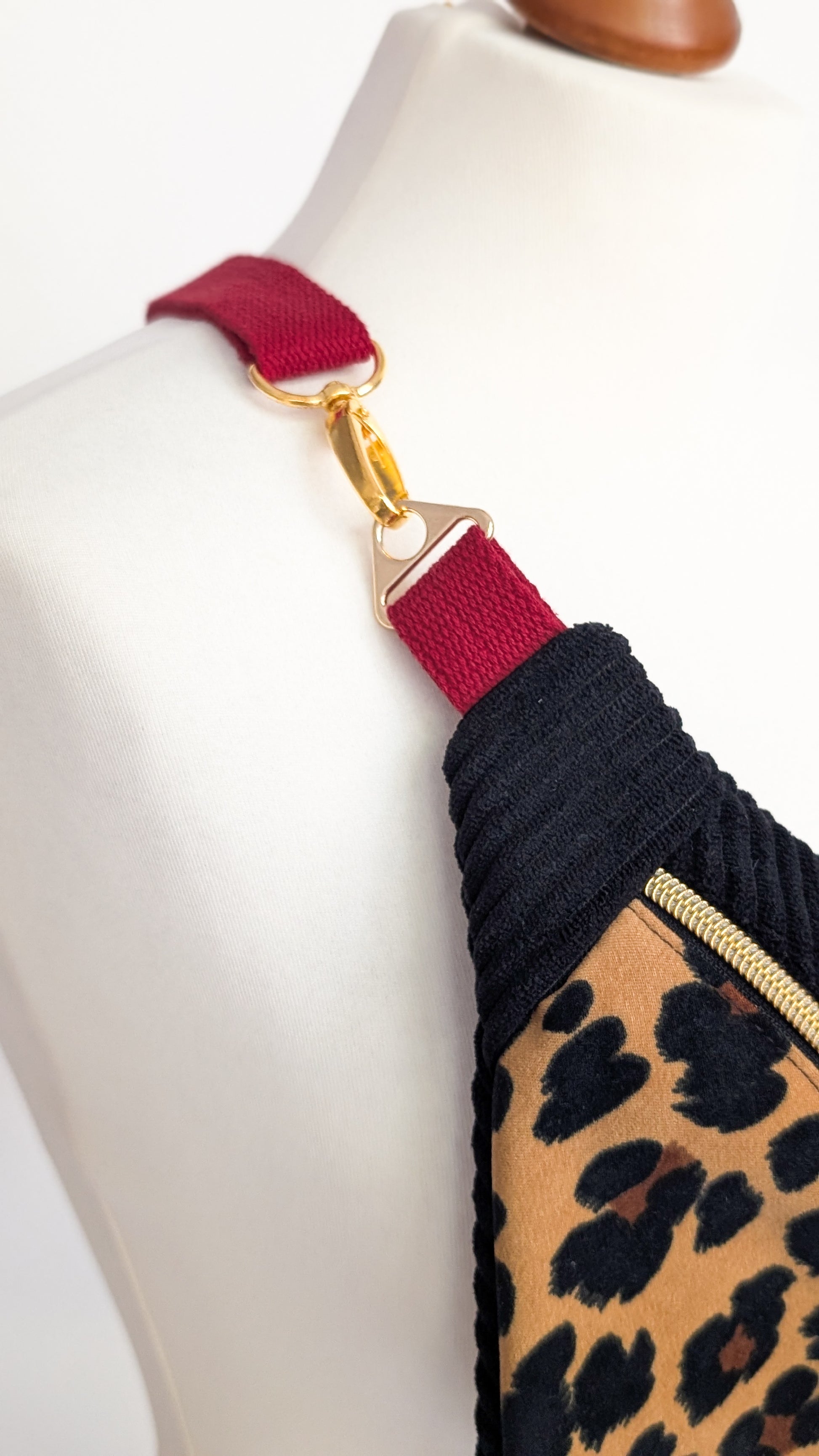 Cord Hipbag Bauchtasche Leopard Crossbody Tasche Schwarz/Burgund
