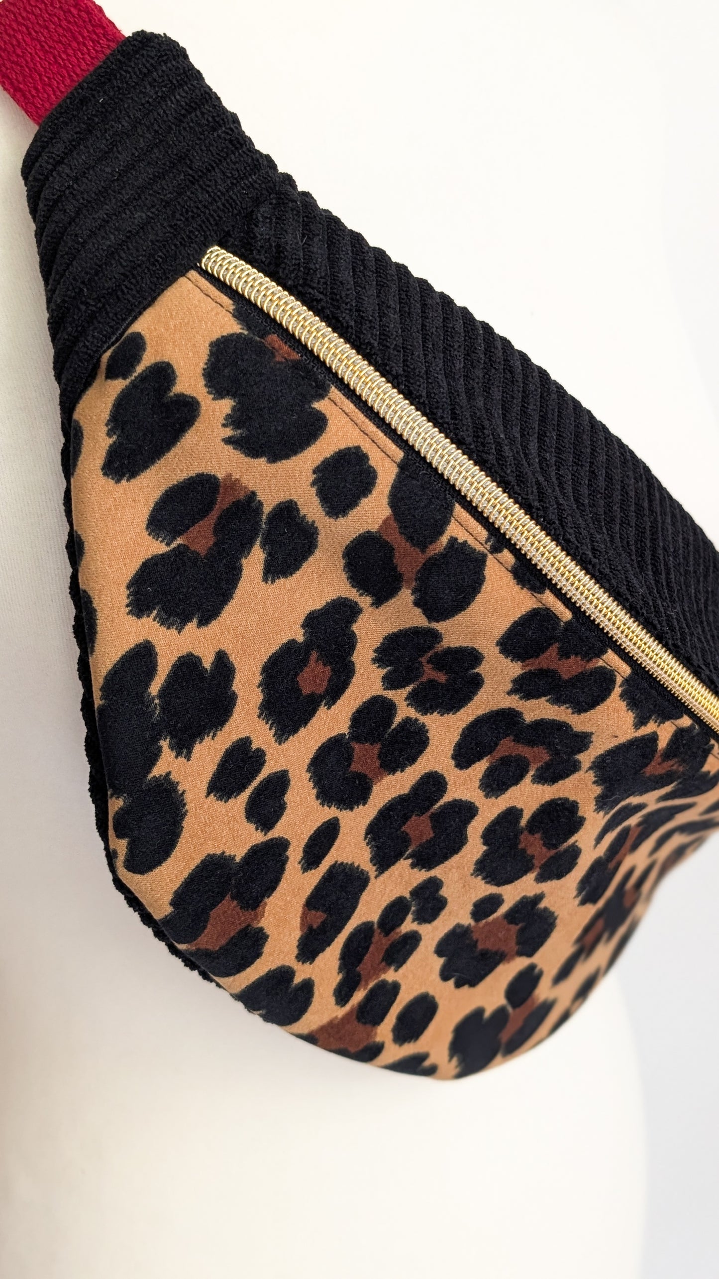 Cord Hipbag Bauchtasche Leopard Crossbody Tasche Schwarz/Burgund