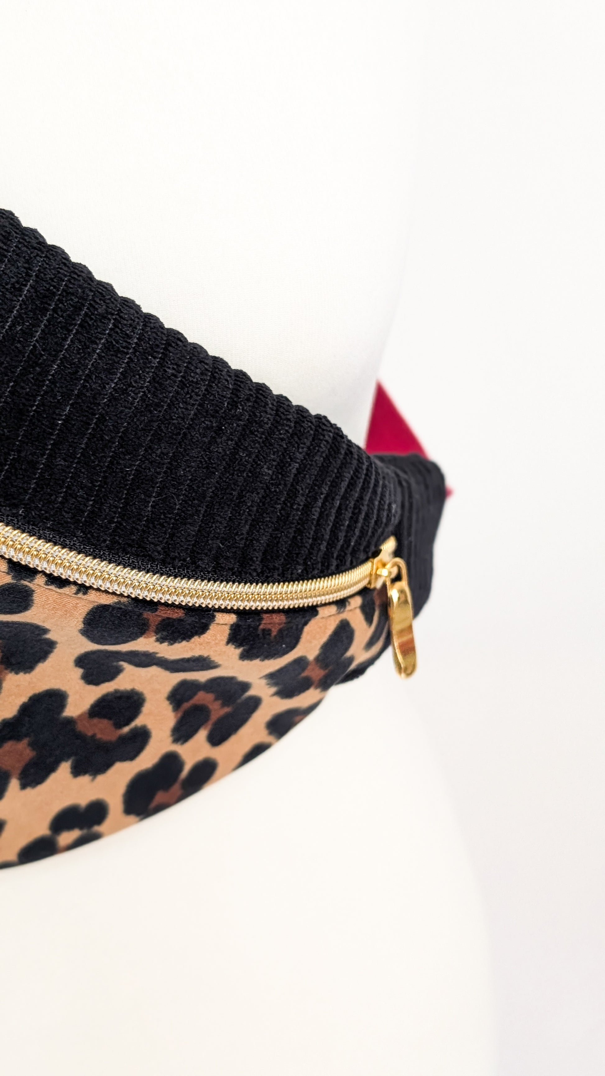 Cord Hipbag Bauchtasche Leopard Crossbody Tasche Schwarz/Burgund