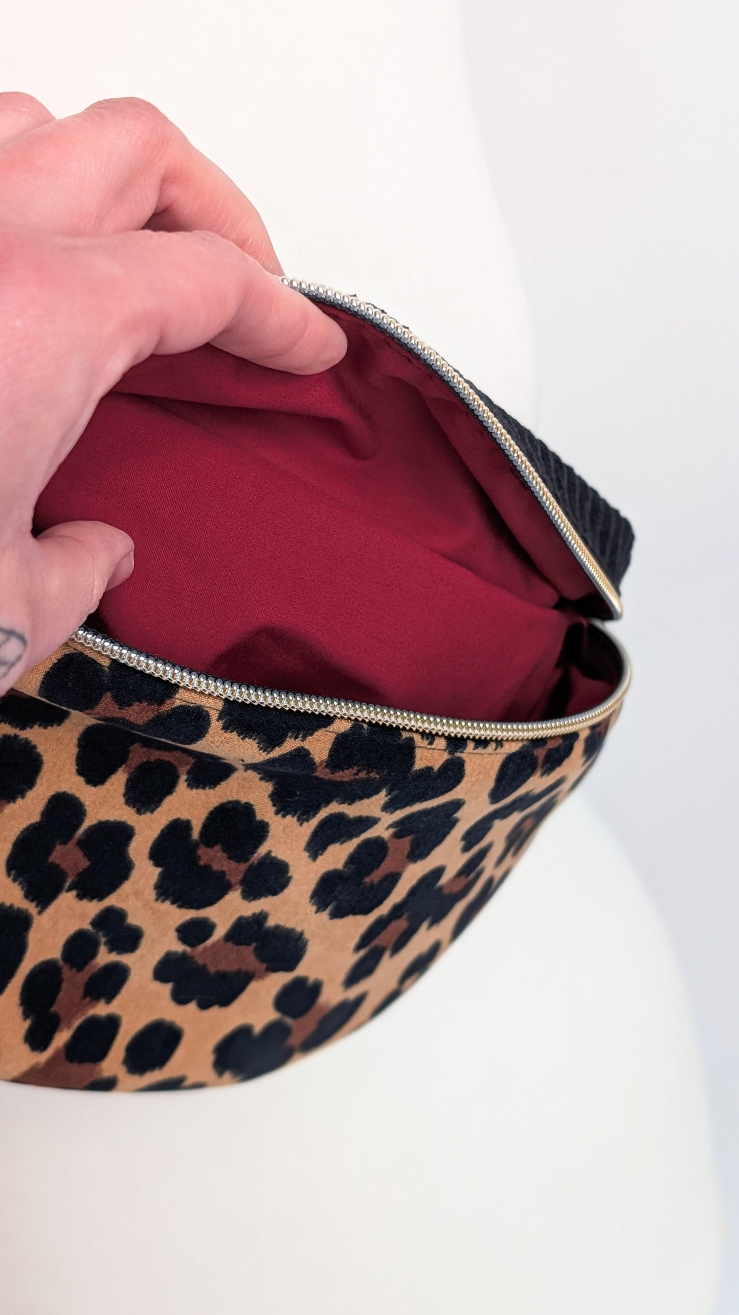 Cord Hipbag Bauchtasche Leopard Crossbody Tasche Schwarz/Burgund