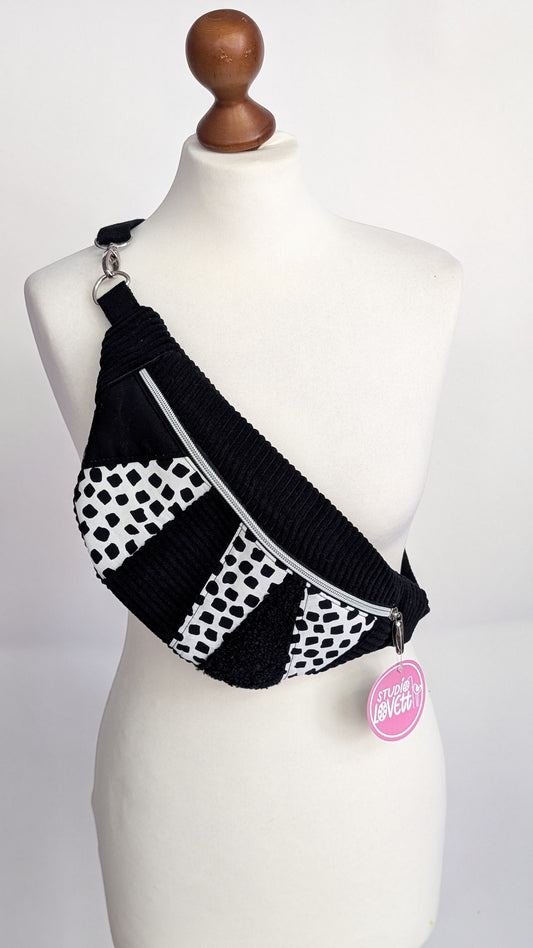 Zero Waste Bauchtasche Einzelstück Schwarz Cord/Dots
