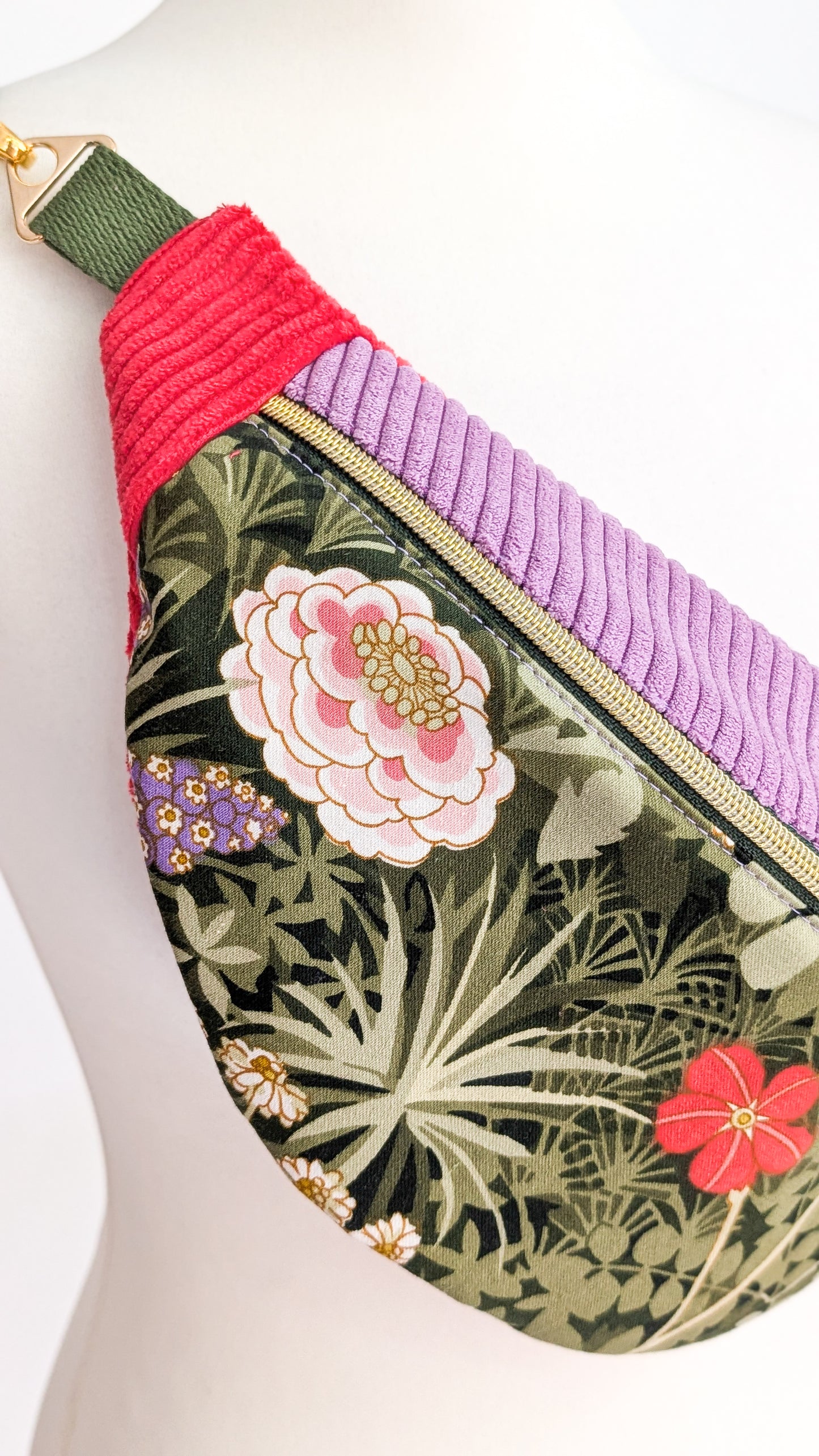 Upcycling Bauchtasche Granny Hipbag mit Cord & Blumen - 2 Einzelstücke