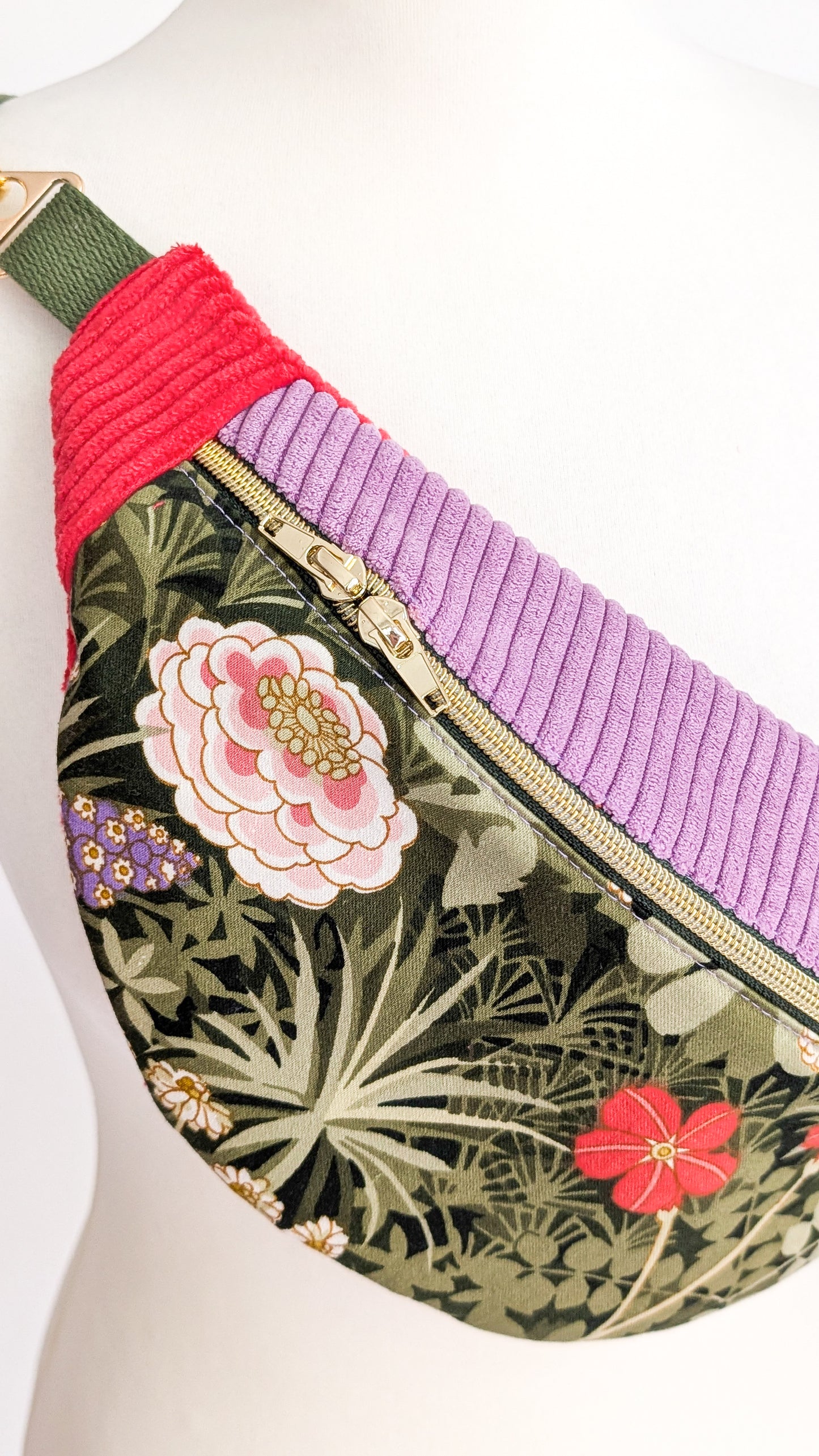Upcycling Bauchtasche Granny Hipbag mit Cord & Blumen - 2 Einzelstücke