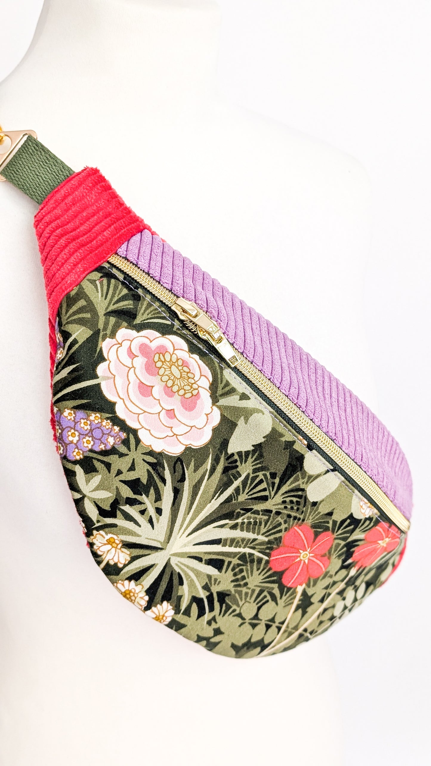 Upcycling Bauchtasche Granny Hipbag mit Cord & Blumen - 2 Einzelstücke