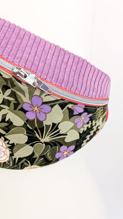 Upcycling Bauchtasche Granny Hipbag mit Cord & Blumen - 2 Einzelstücke