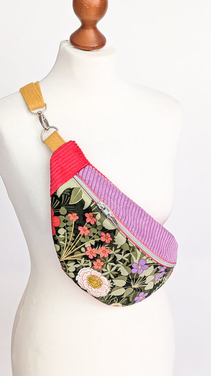 Upcycling Bauchtasche Granny Hipbag mit Cord & Blumen - 2 Einzelstücke