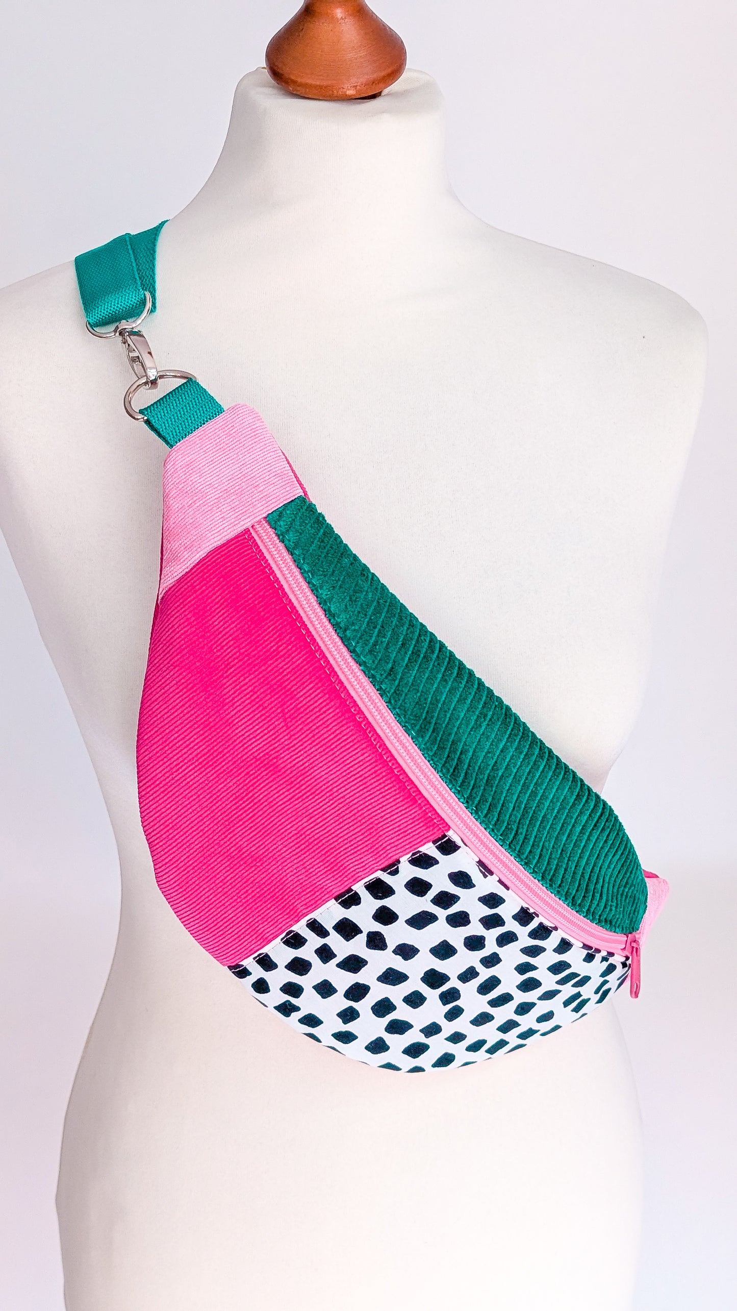 80s Cord Hipbag Bauchtasche Cross Body Bag Tupfen Dragonfruit