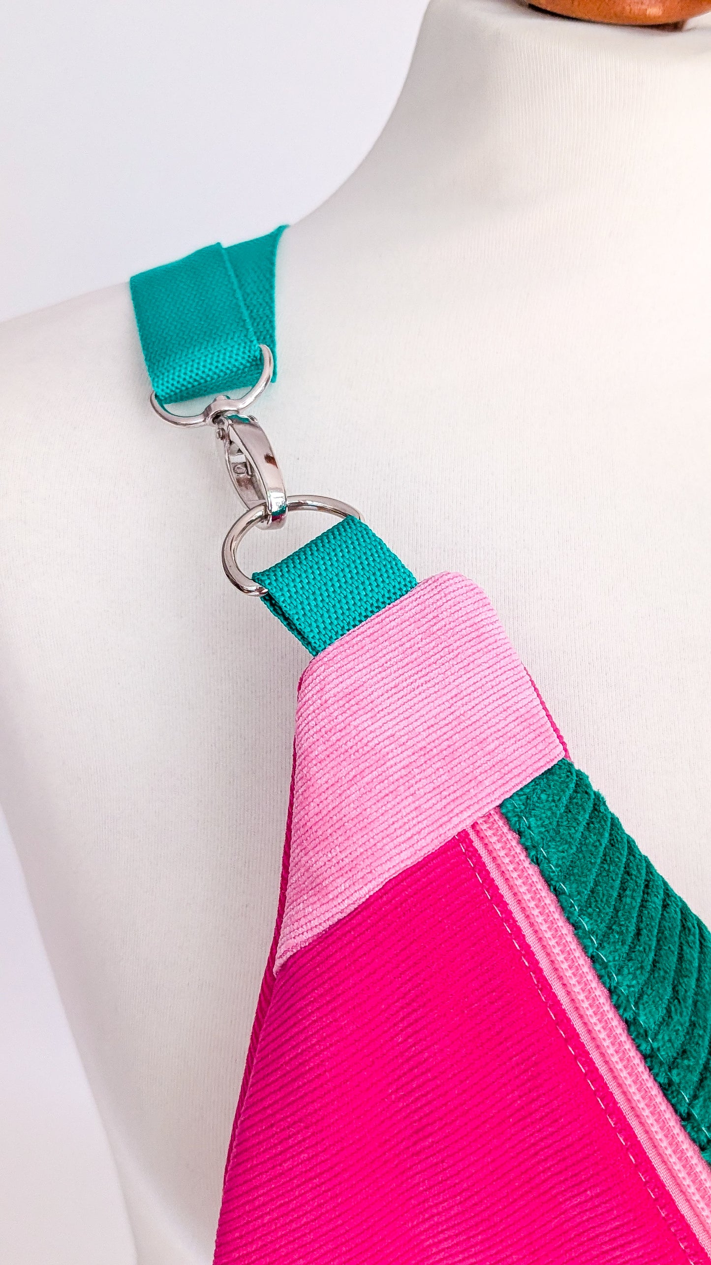 80s Cord Hipbag Bauchtasche Cross Body Bag Tupfen Dragonfruit