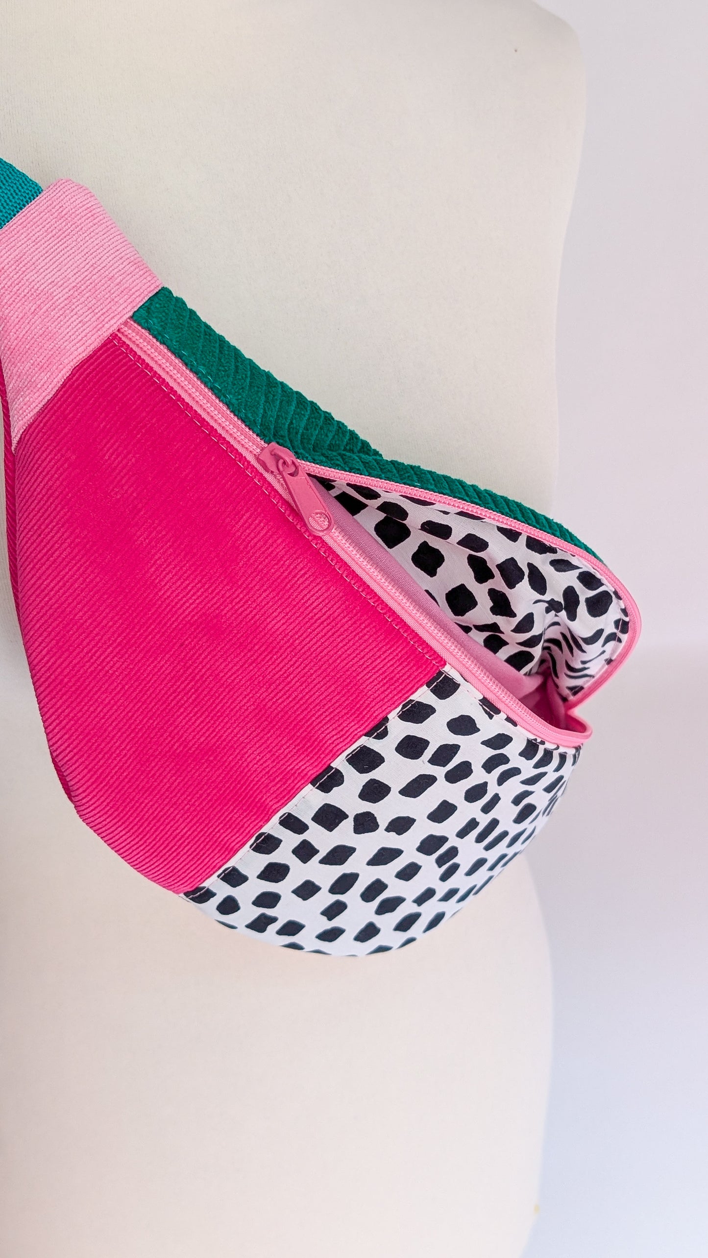 80s Cord Hipbag Bauchtasche Cross Body Bag Tupfen Dragonfruit